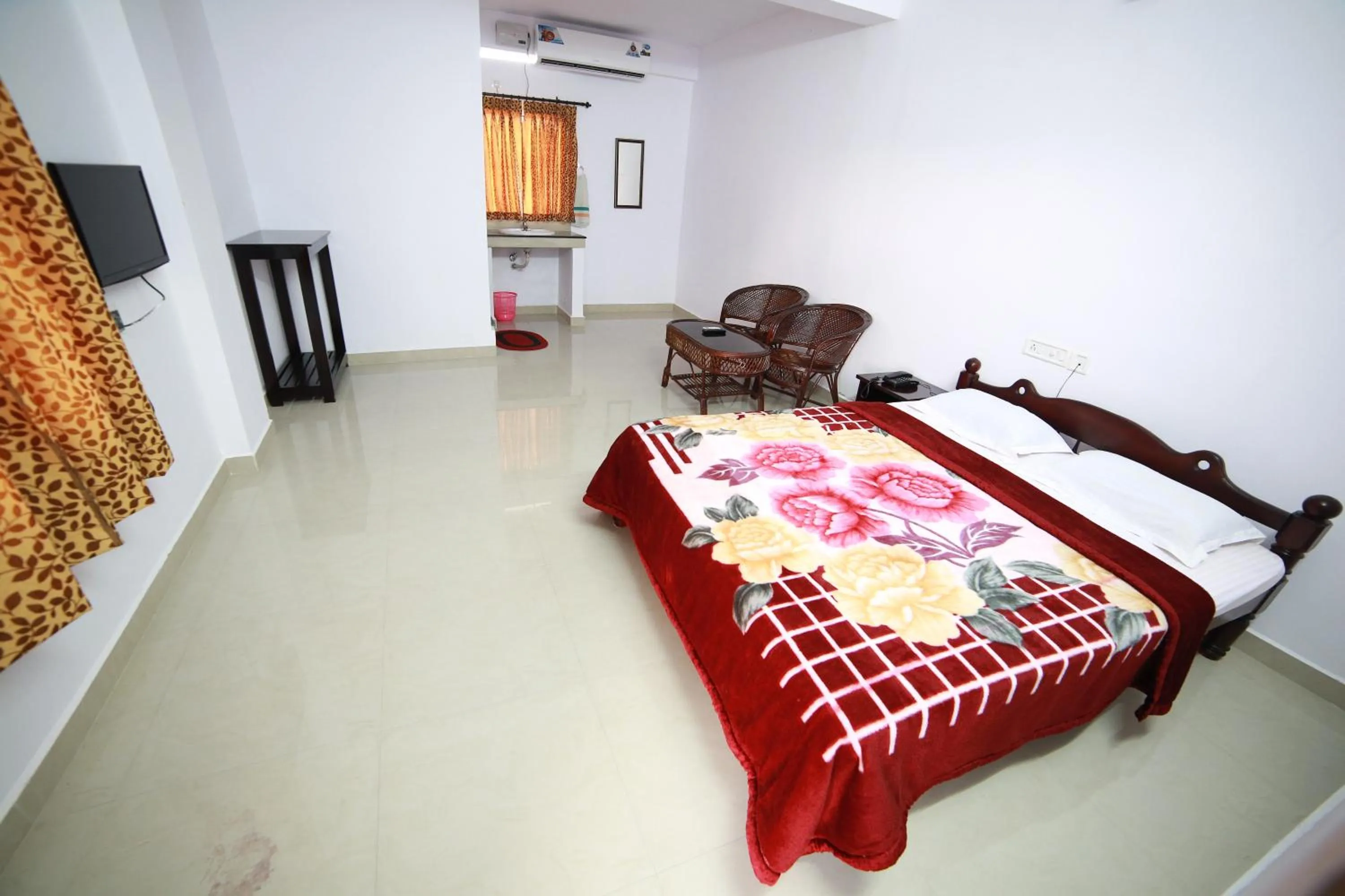 Deluxe Double Room (2 Adults + 1 Child) in Dubai Hotel & Restaurant Kumarakom