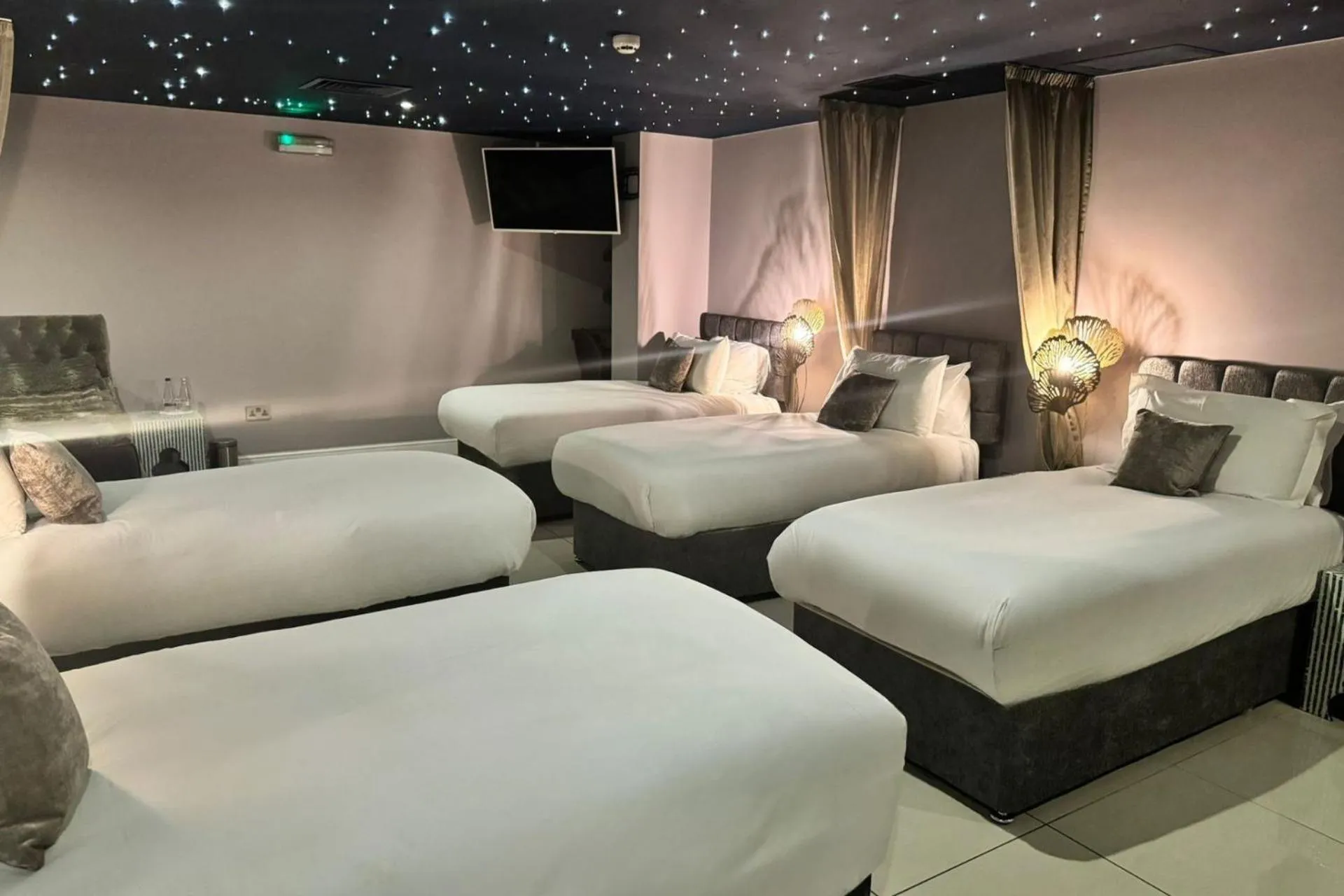 Three-Bedroom Suite in Waterton Park Hotel