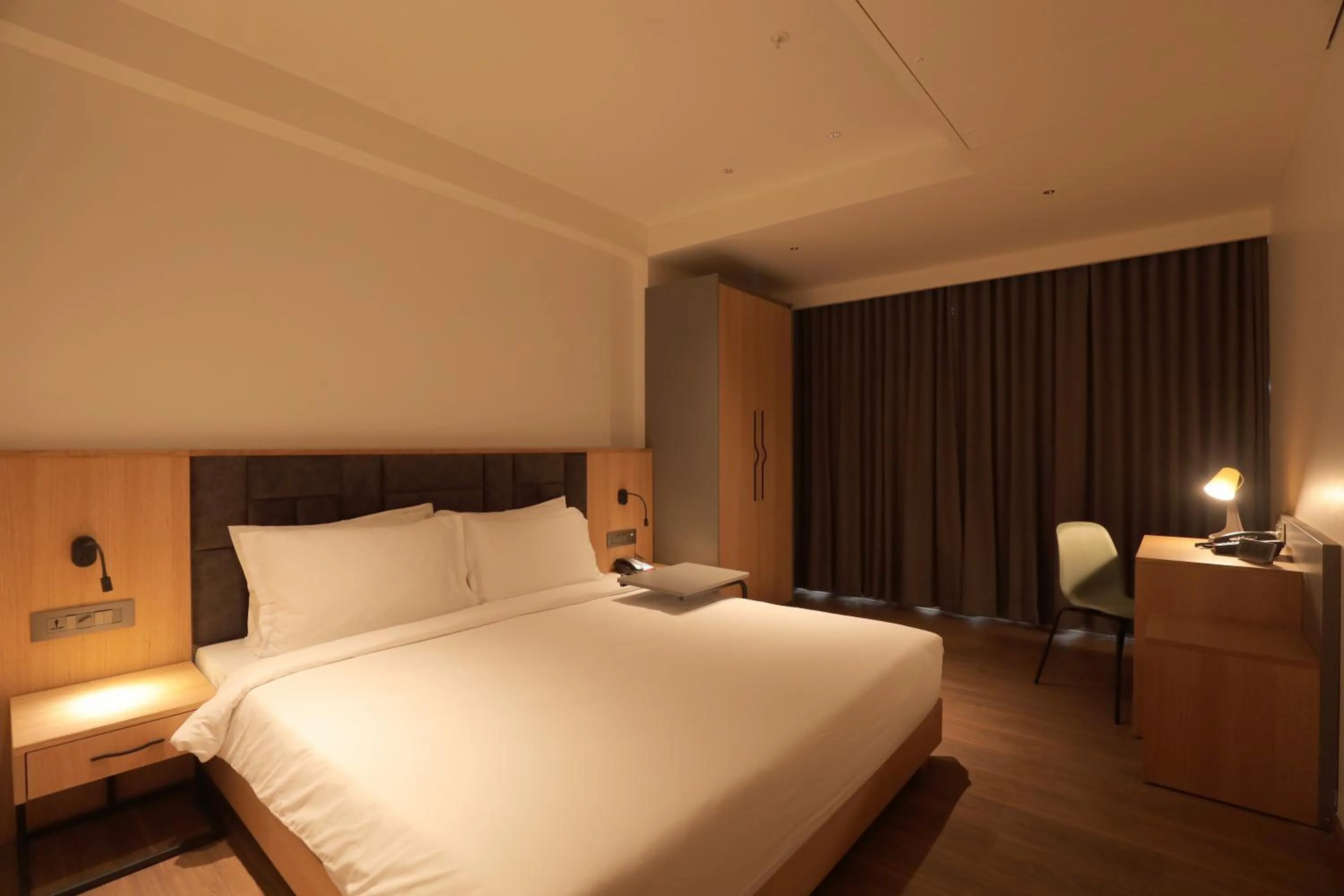 One Bedroom Suite King in Regenta - The World Surat