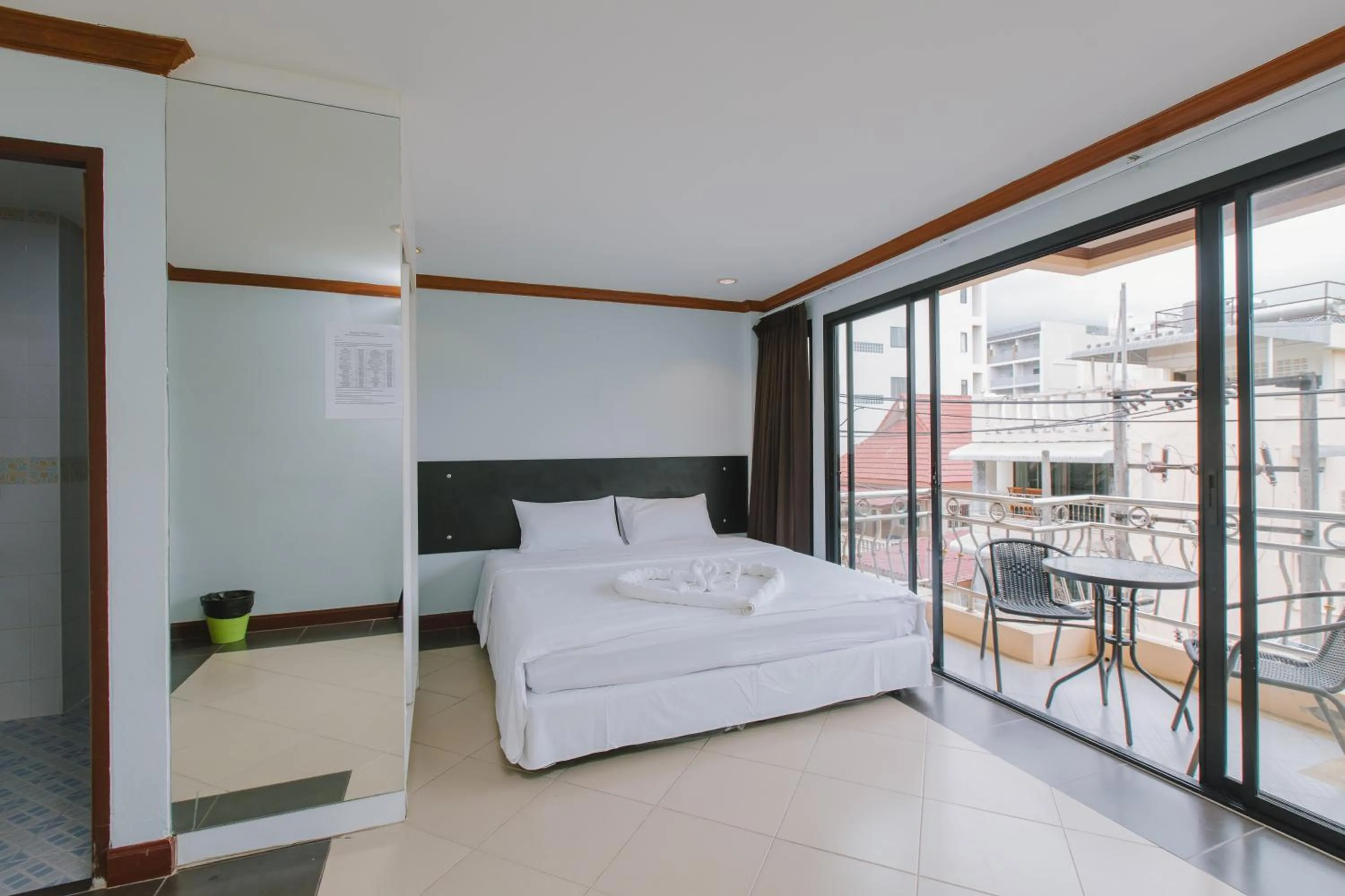 Deluxe Double Room with Balcony - single occupancy in Sunstar Palace Patong