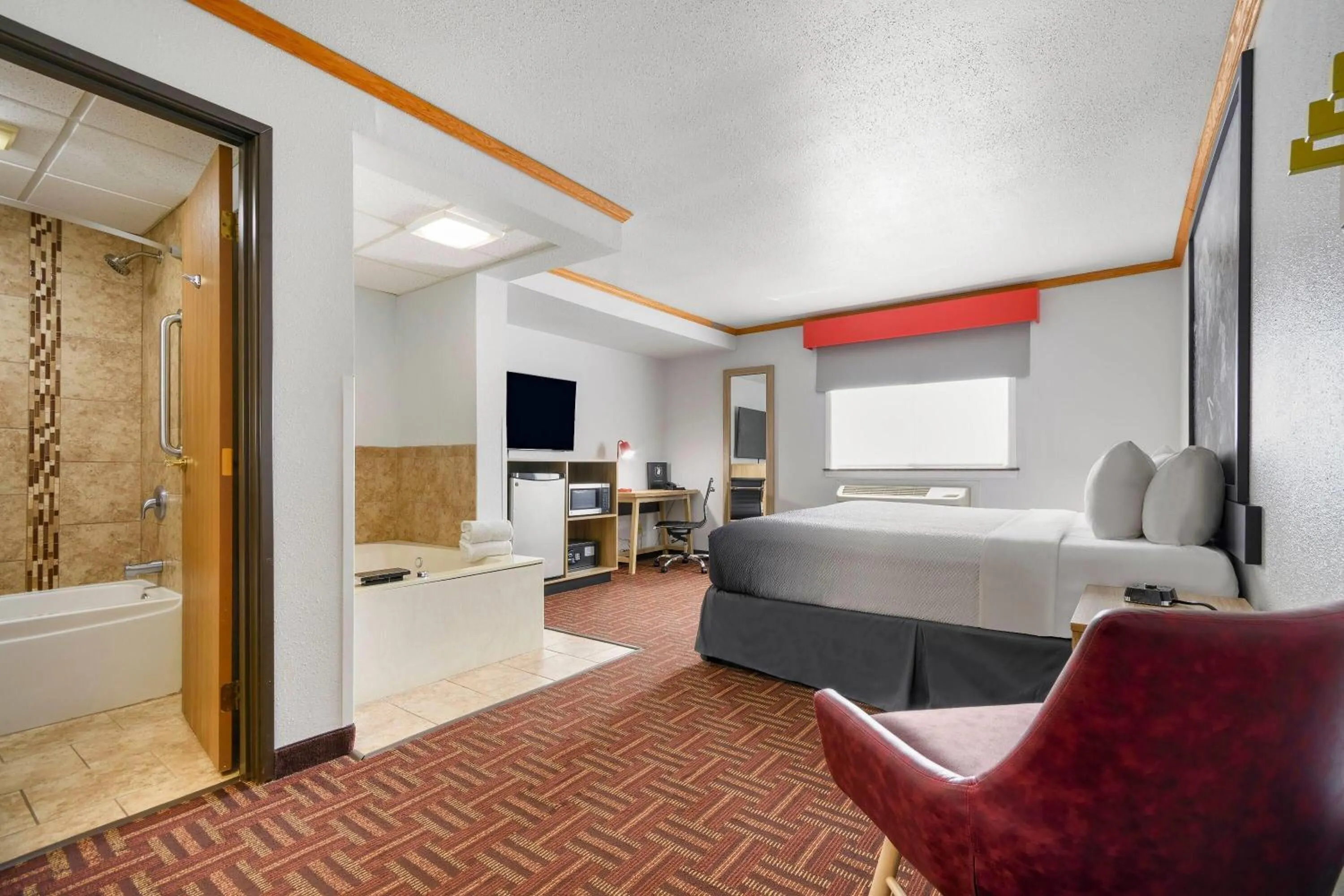 Deluxe King Room - Non-Smoking in Super 8 by Wyndham Eveleth