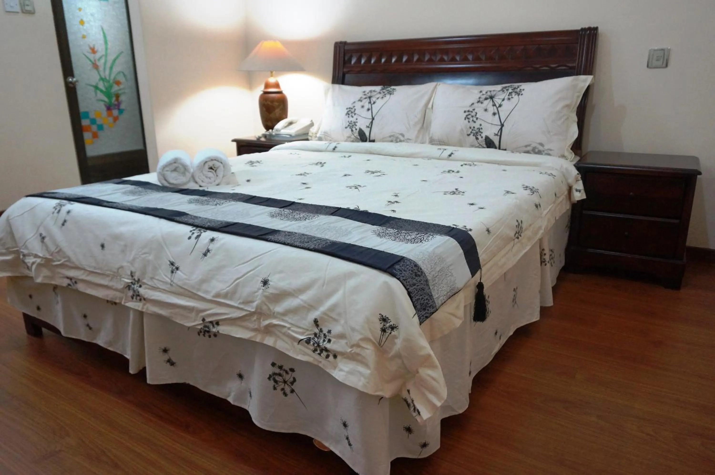 Deluxe Queen Room in Jeruton Hotel