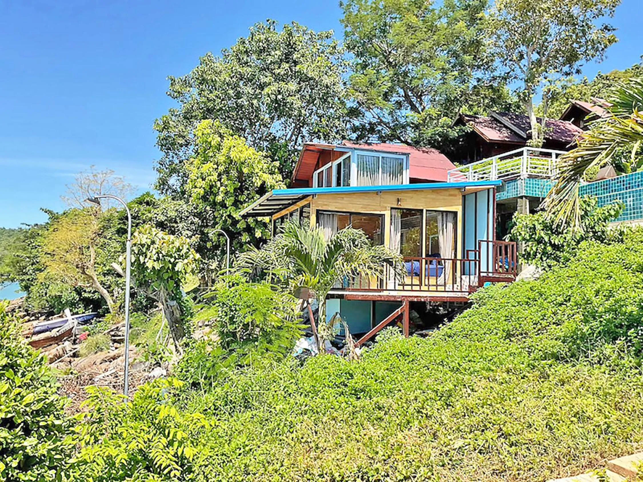 Junior Suite with Ocean View in The Cobble Beach Hotel- Phi Phi Island