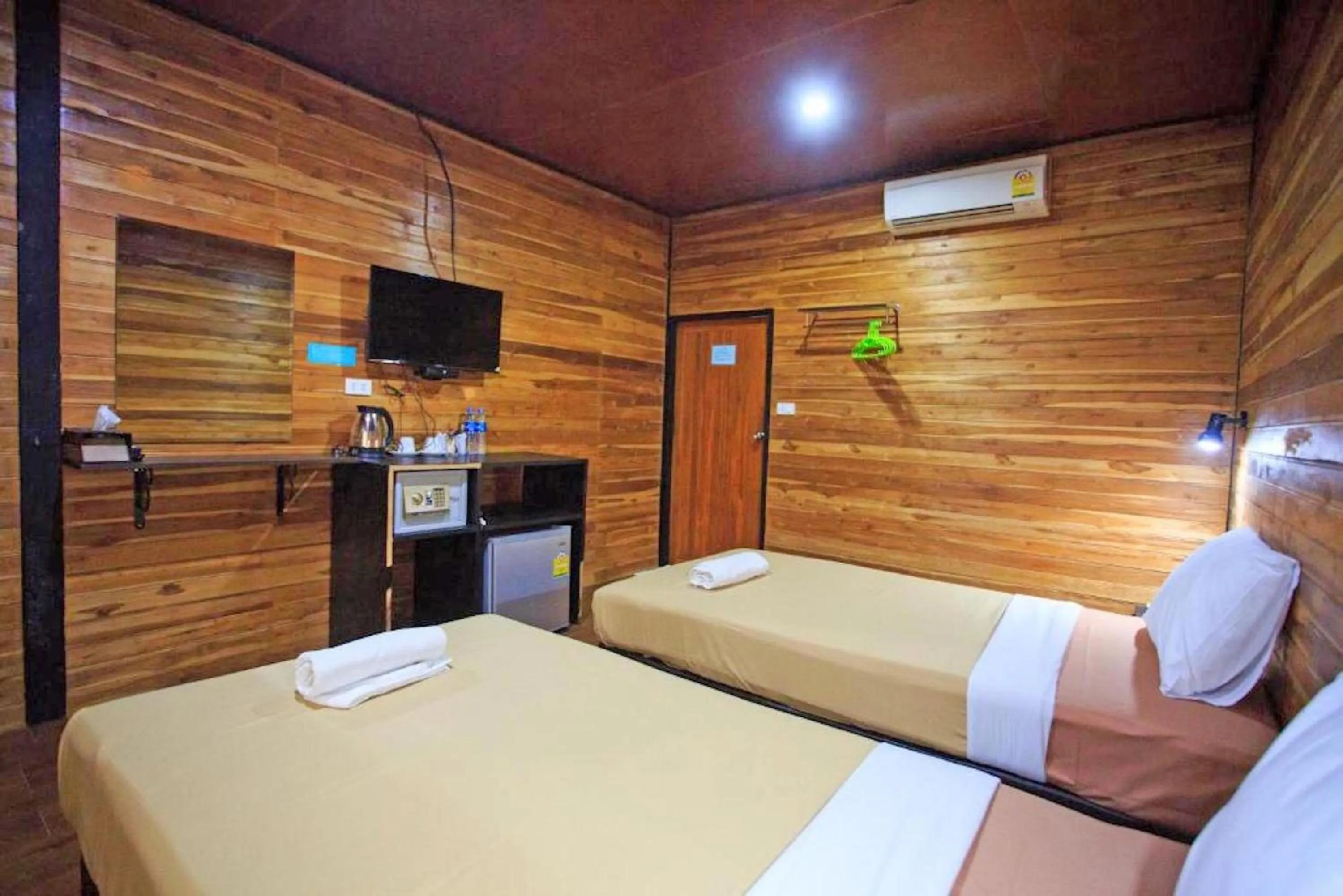 Standard Twin Room in The Cobble Beach Hotel- Phi Phi Island