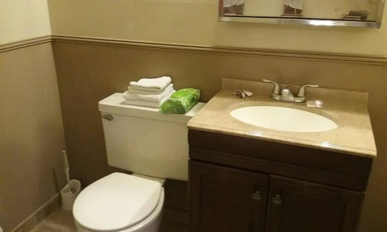 Quadruple Room with Bath in Frontier Motel
