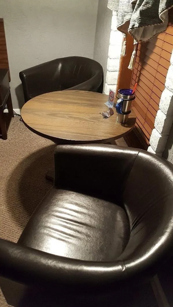 Quadruple Room with Shower in Frontier Motel