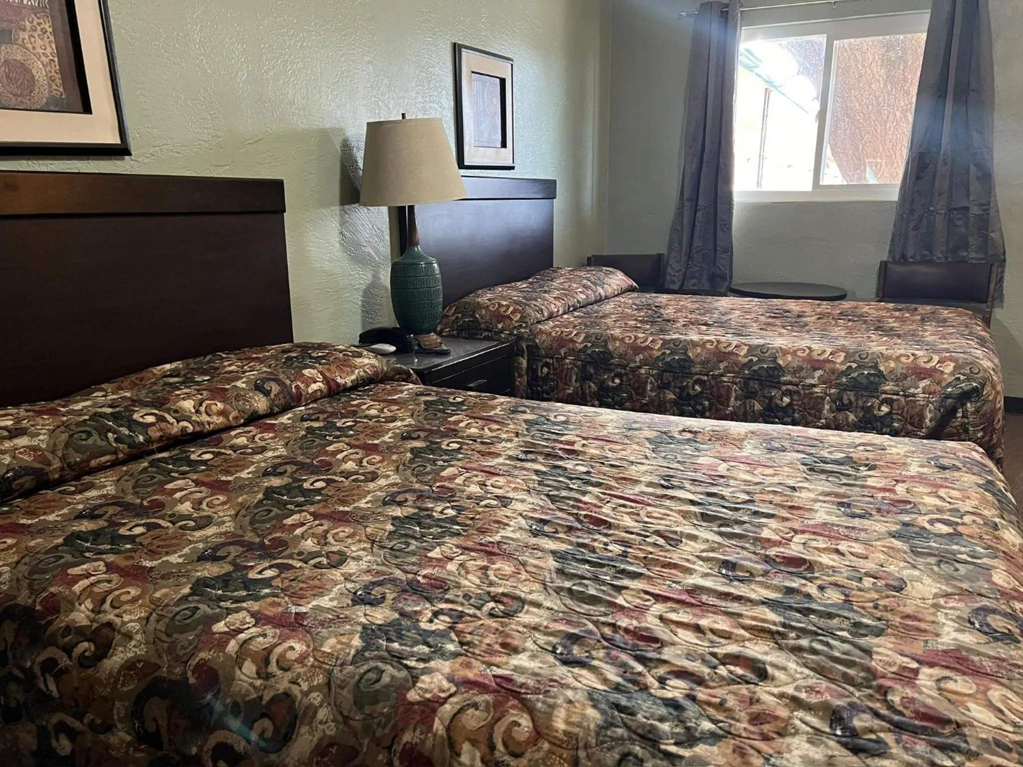 Quadruple Room in Frontier Motel