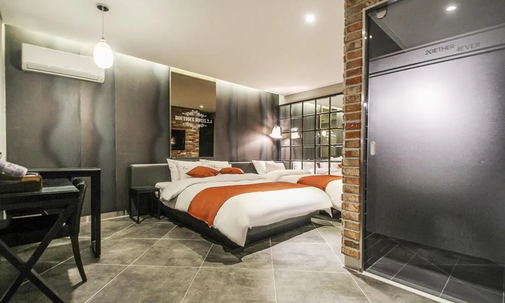 Deluxe Twin Room with 2 Free Breakfast in Jamsil 2.4 Hotel