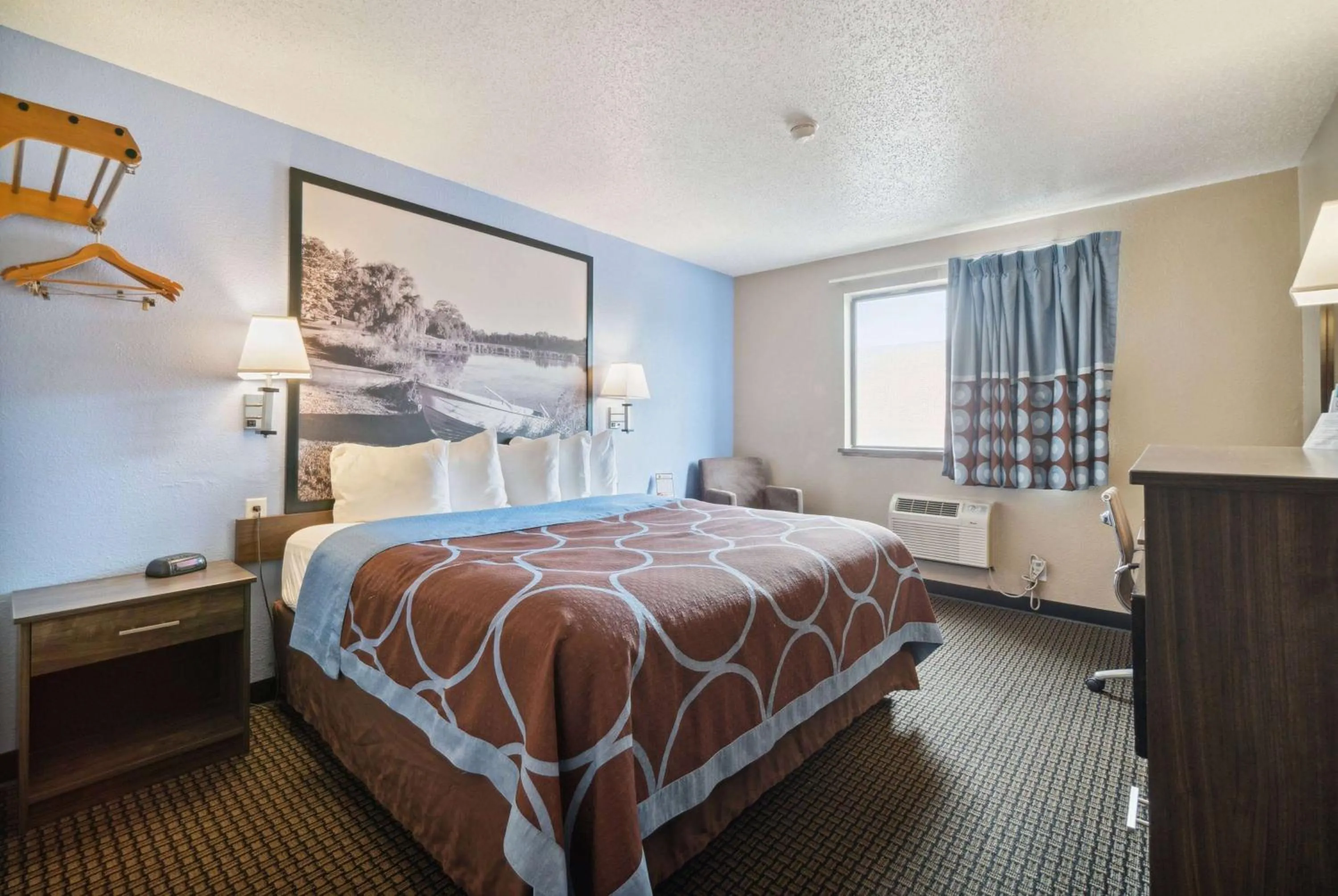Deluxe King Room - Non-Smoking in Super 8 by Wyndham Kenosha/Pleasant Prairie
