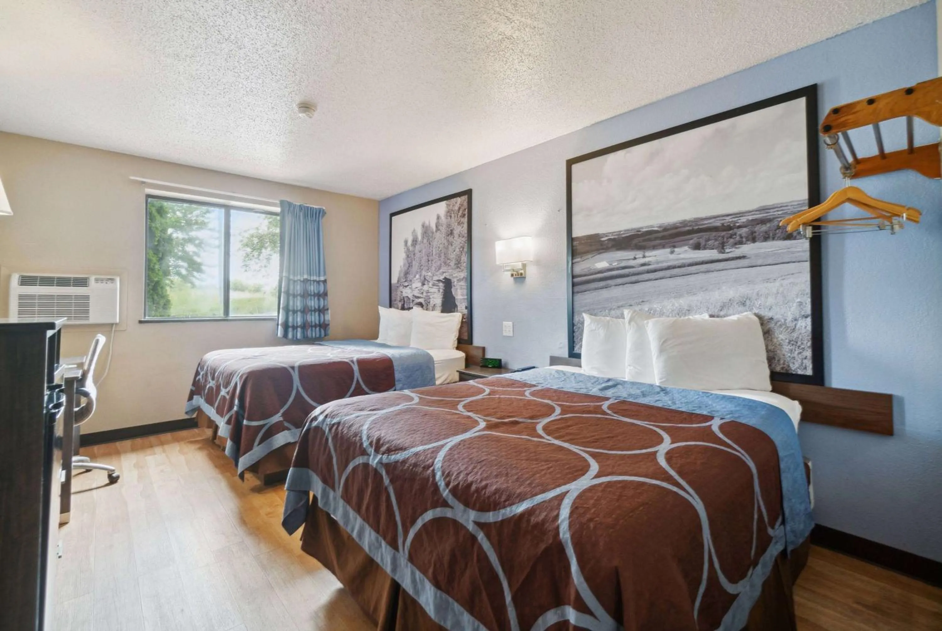 Queen Room with Two Queen Beds - NQQ2/Third Floor/Non-Smoking in Super 8 by Wyndham Kenosha/Pleasant Prairie