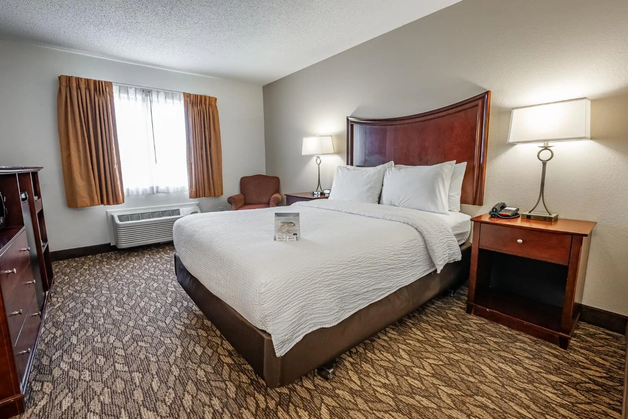 Queen Room - Disability Access in Christopher Inn and Suites