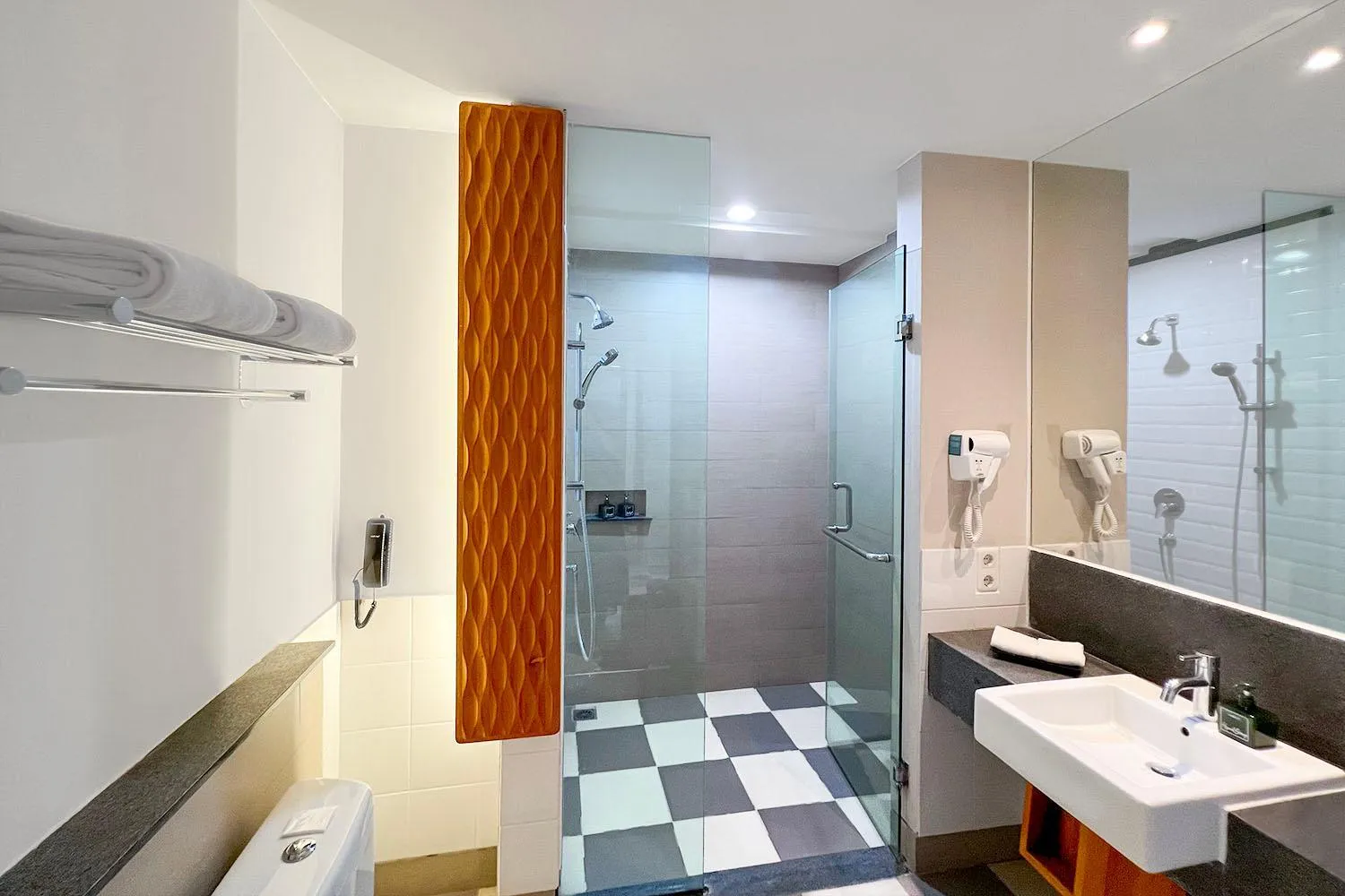 Deluxe Twin Room in THE 1O1 Bandung Dago