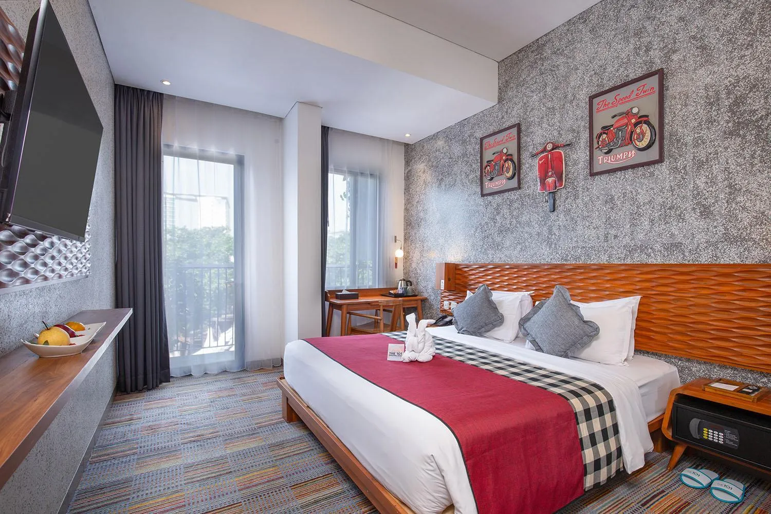 Deluxe King Room in THE 1O1 Bandung Dago
