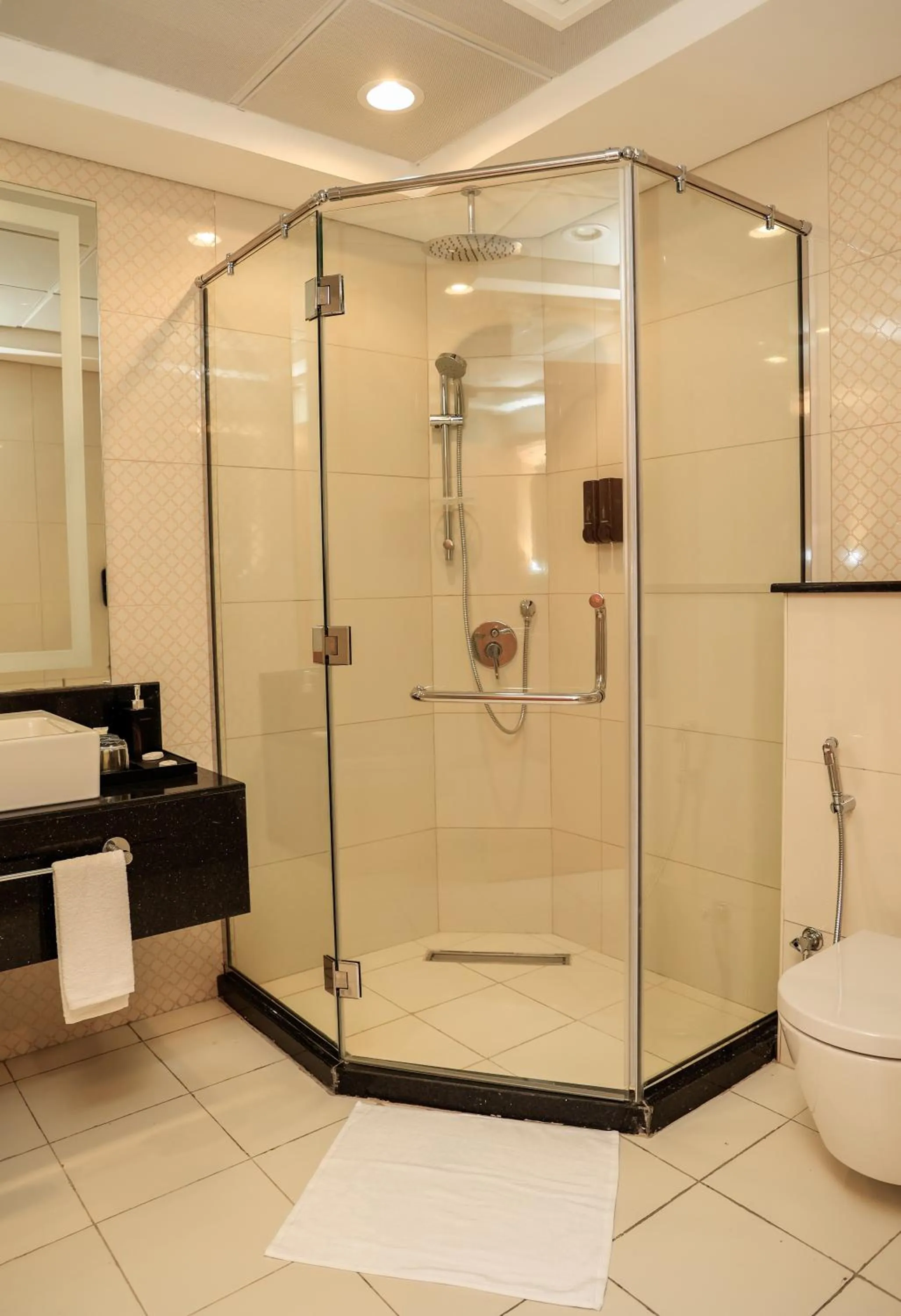 Large Superior Twin Room - Smoking in Best Western Premier M Four Hotel