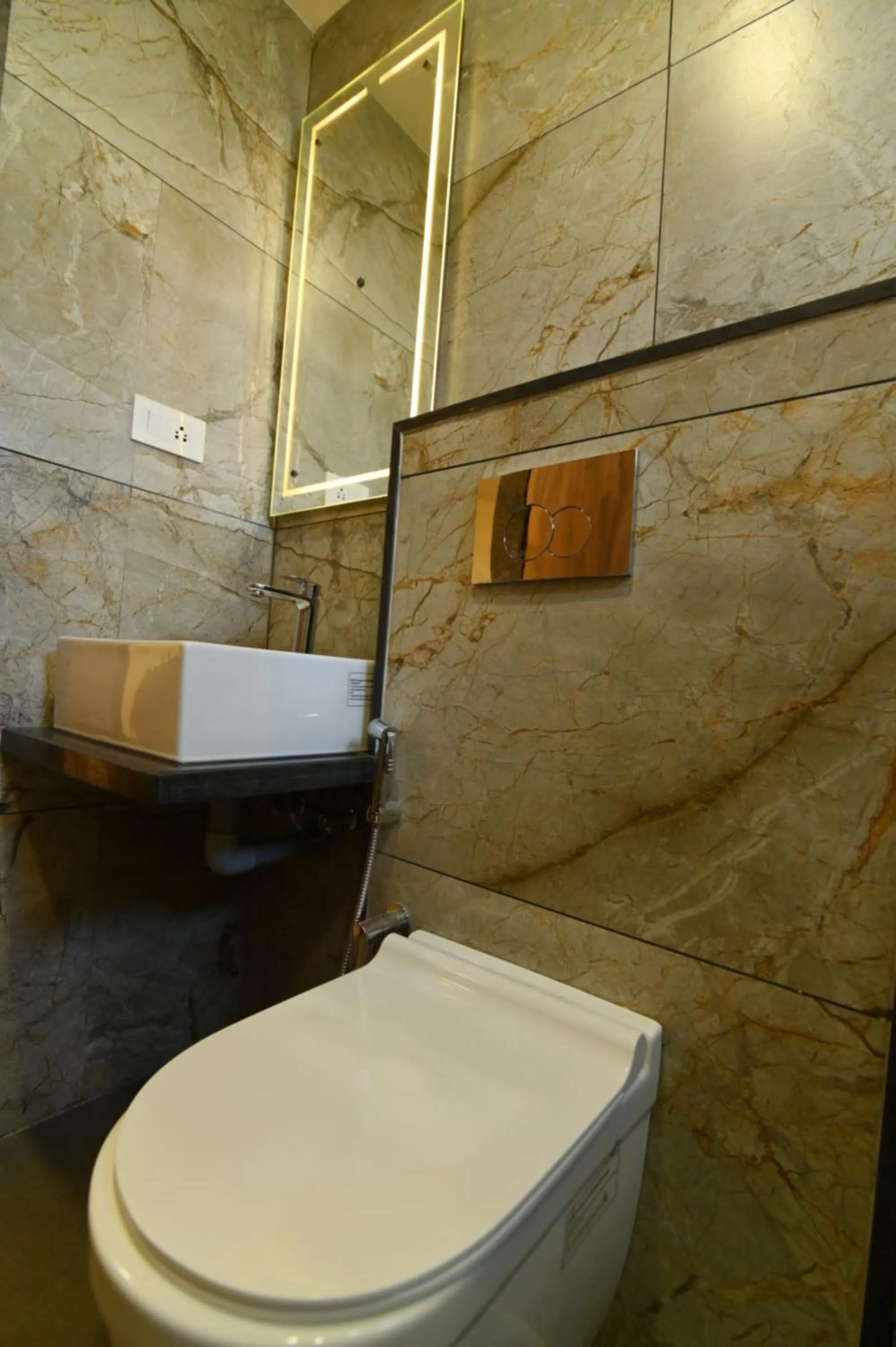 Deluxe Double or Twin Room - single occupancy in Aurelia Comforts - Deralakatte