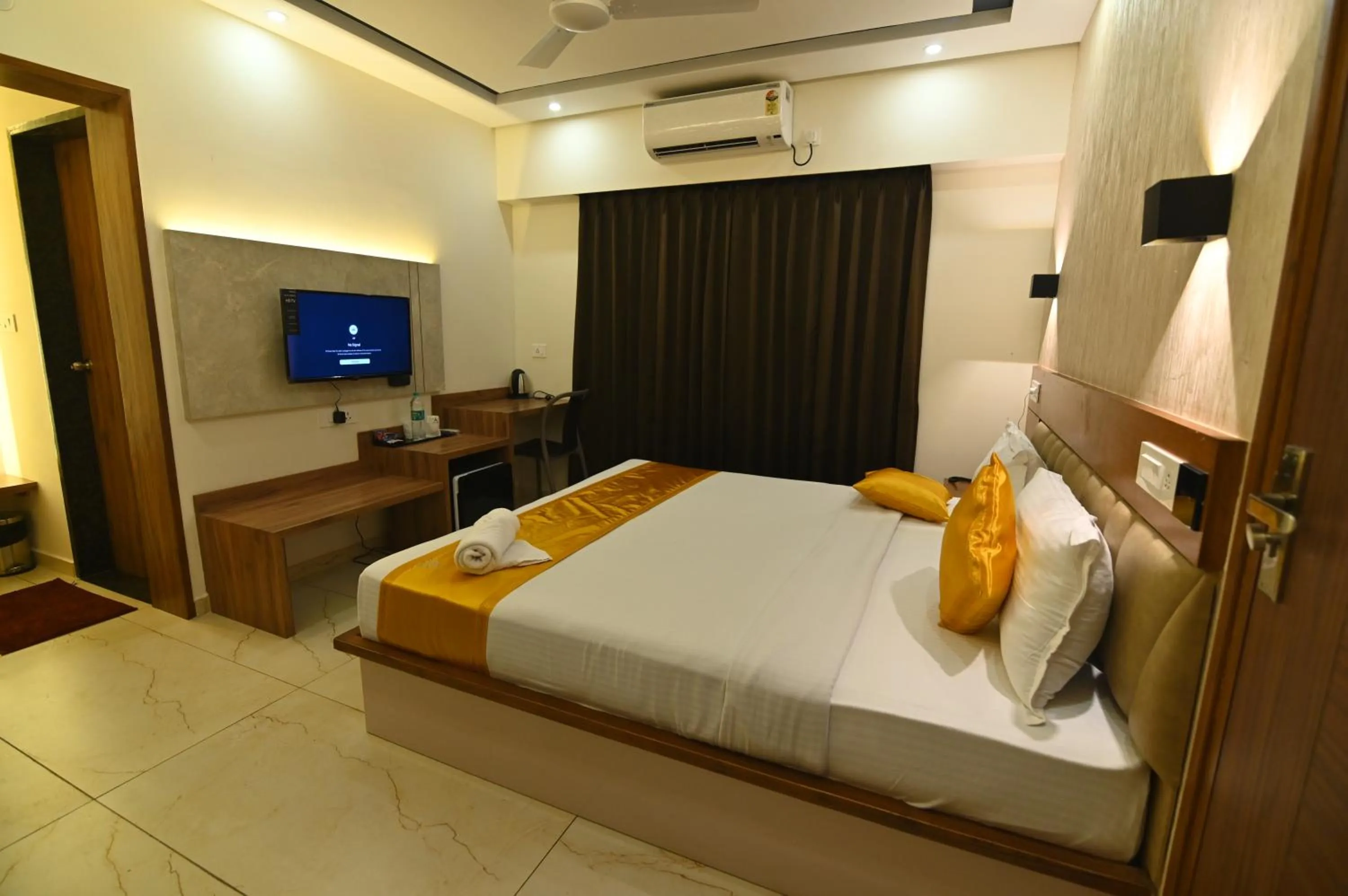 Deluxe Family Suite - single occupancy in Aurelia Comforts - Deralakatte