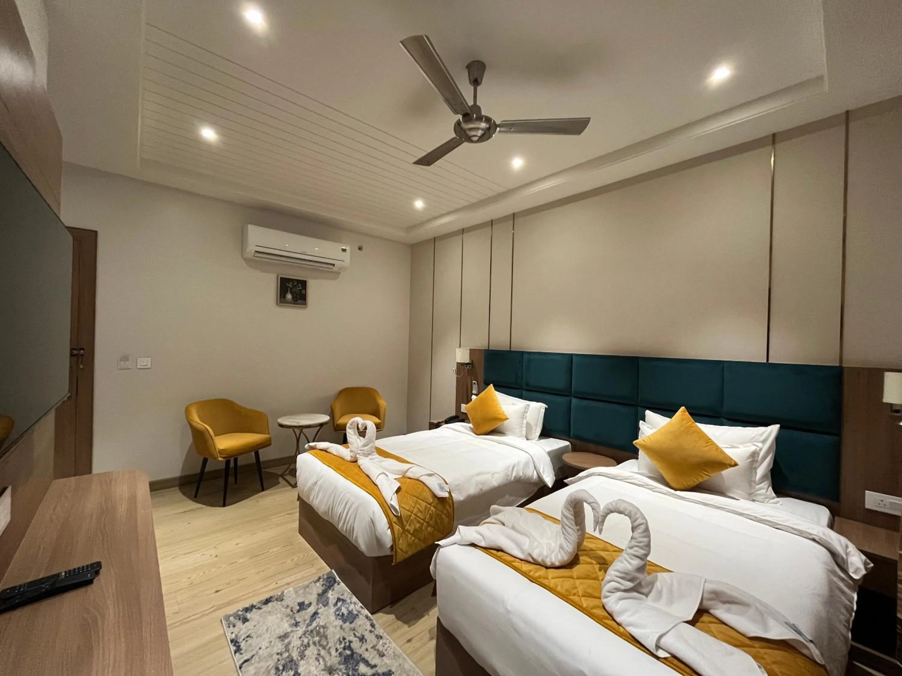 Twin Room in Hotel Three Seasons