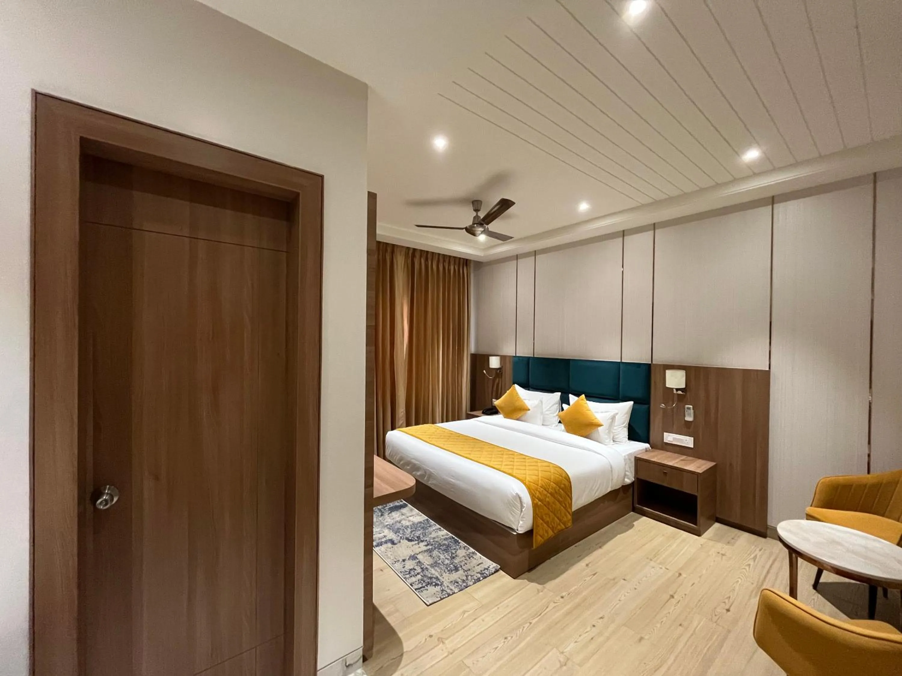 Superior Double Room in Hotel Three Seasons