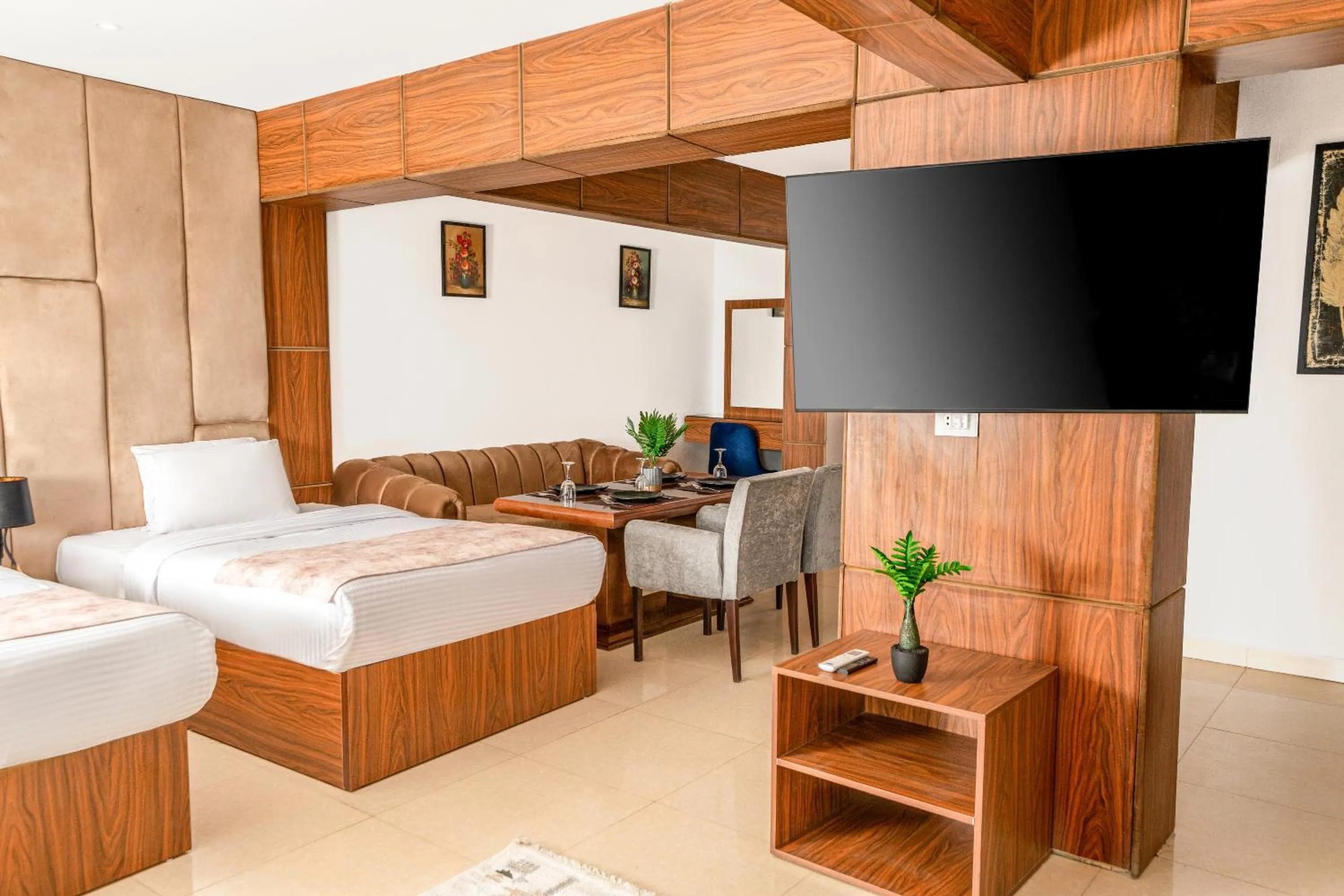 Junior Suite with Mountain View - single occupancy in King Pyramids View Hotel