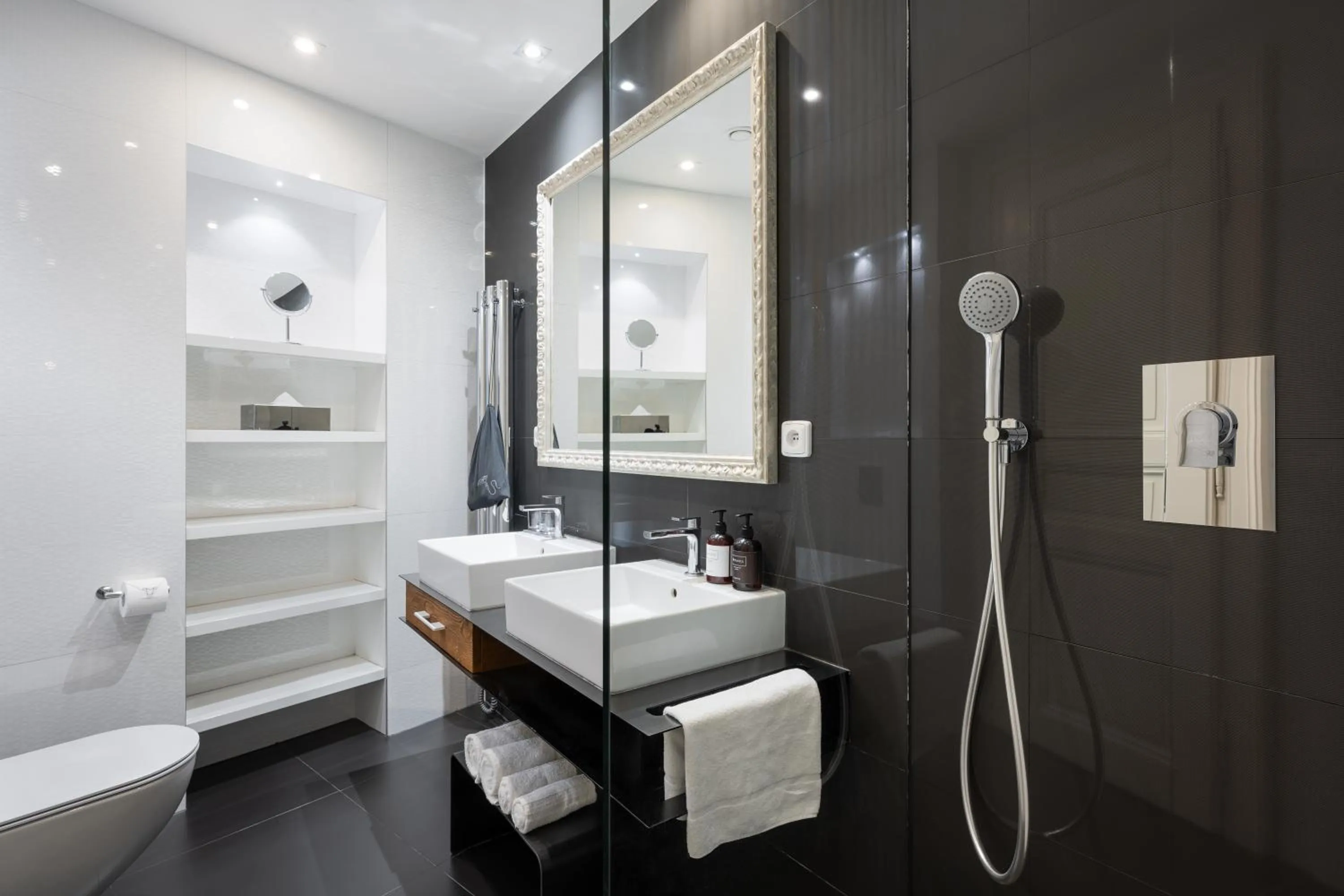 Two-Bedroom Apartment in MOOo Downtown