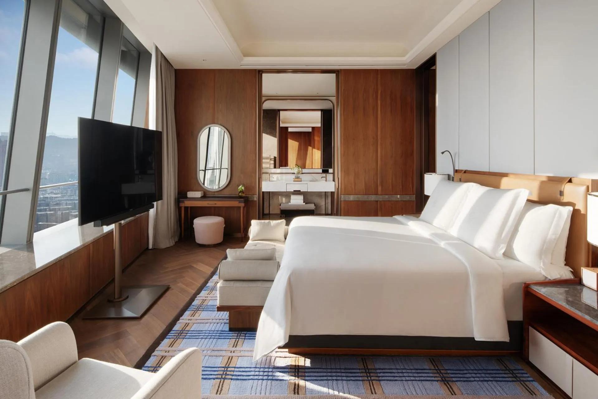 Executive City View Suite King in Four Seasons Hotel Dalian