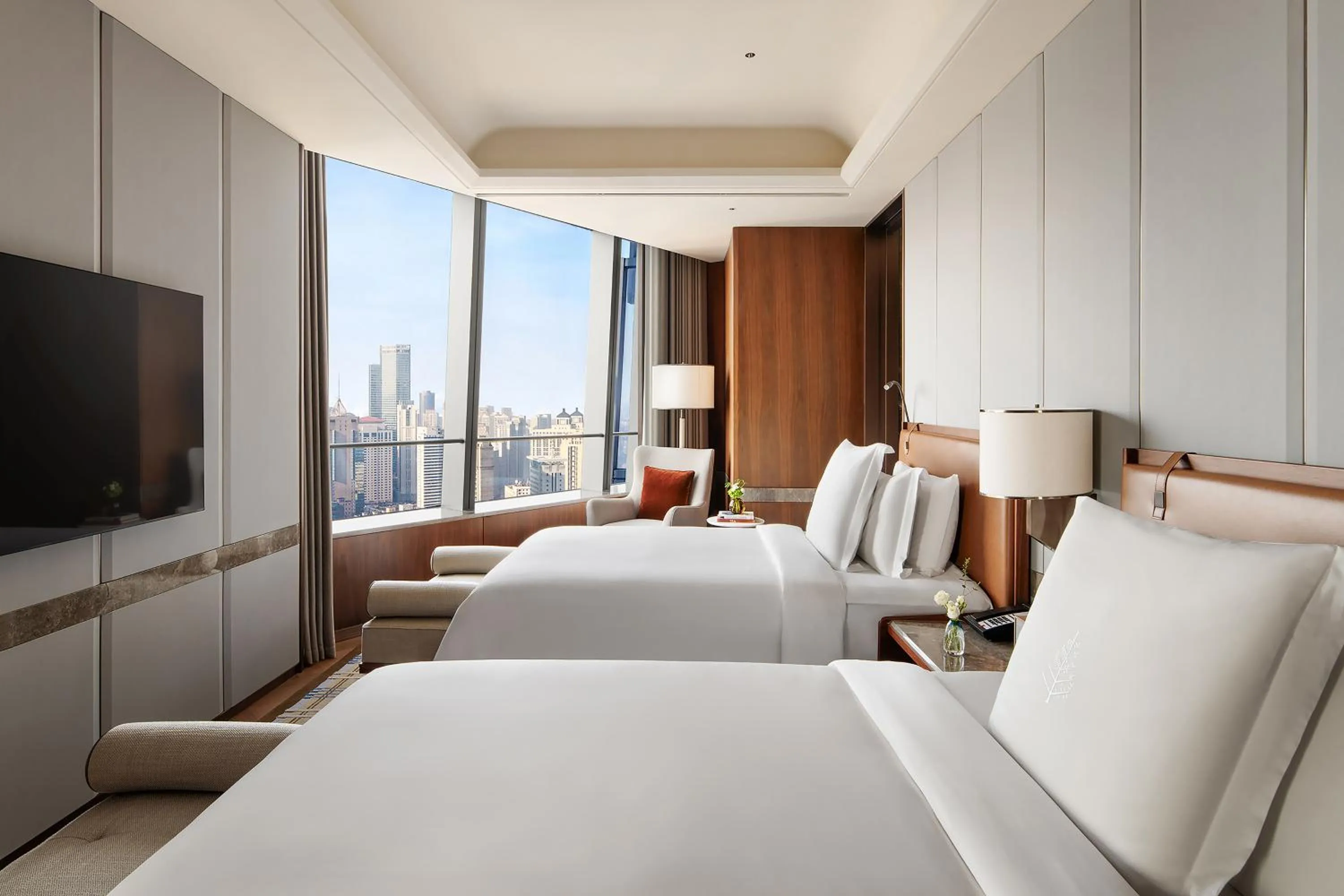 Executive City View Suite Twin Beds in Four Seasons Hotel Dalian