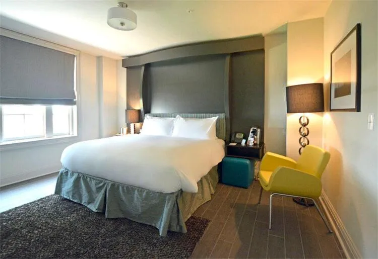 Queen Bed Residential View in White House Hotel