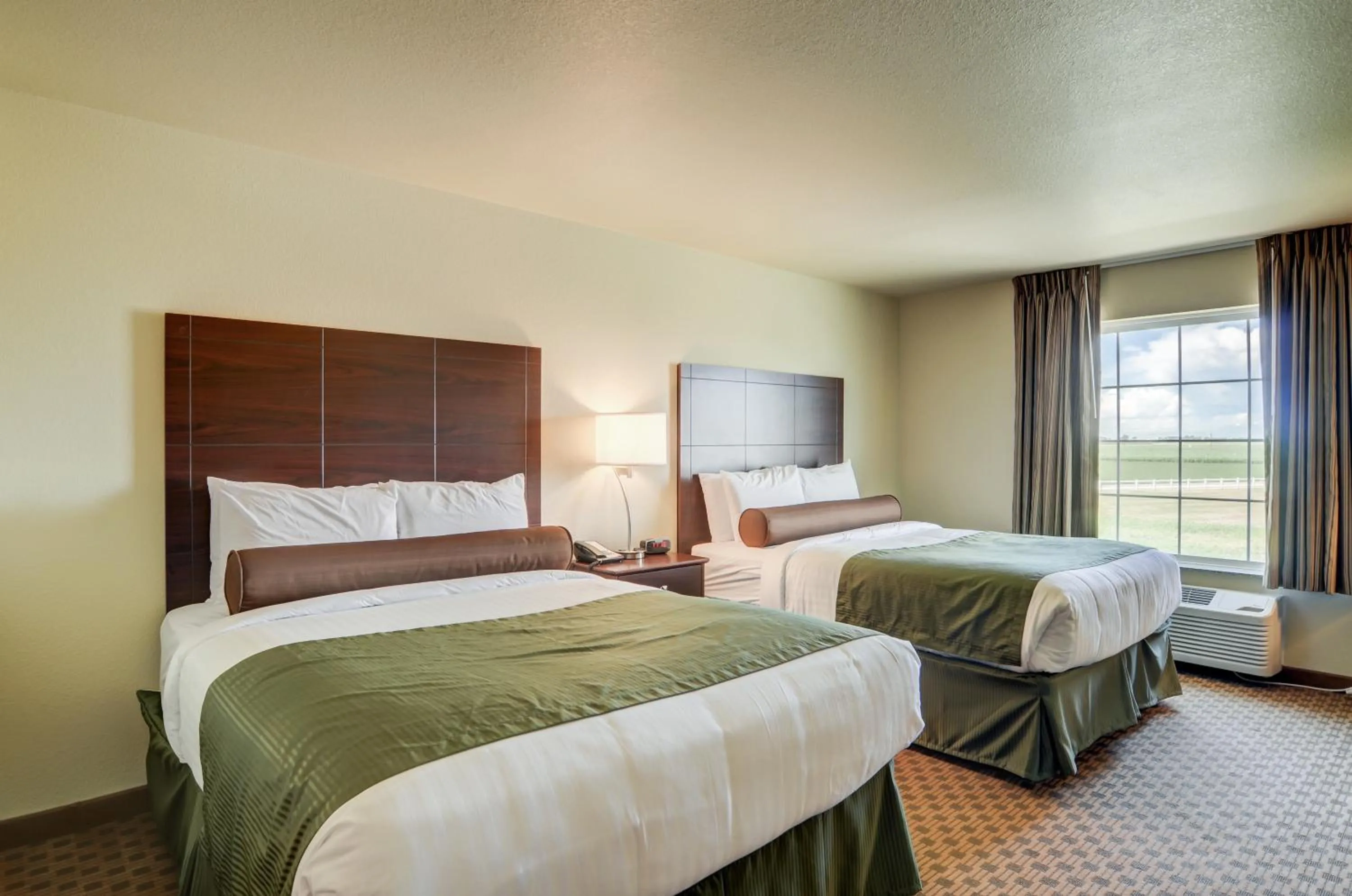 Deluxe Queen Room in Cobblestone Inn & Suites-Kersey