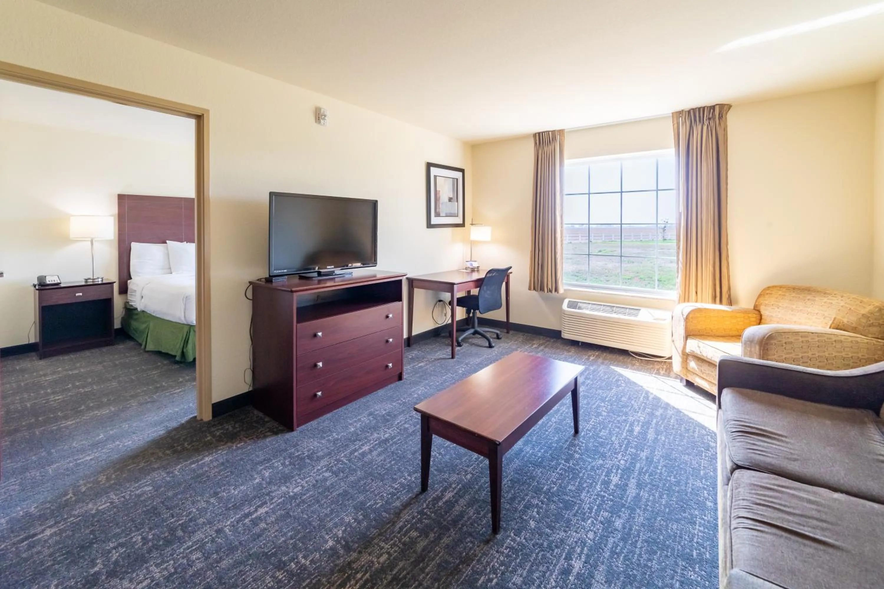 Deluxe King Suite in Cobblestone Inn and Suites - Eaton