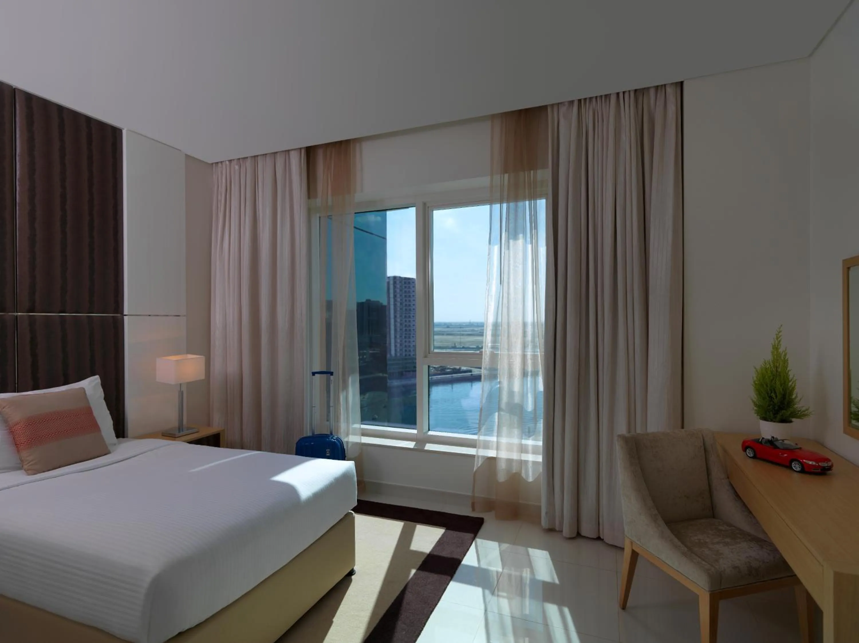 Deluxe Room with kitchenette - Canal View in DAMAC Maison Canal Views
