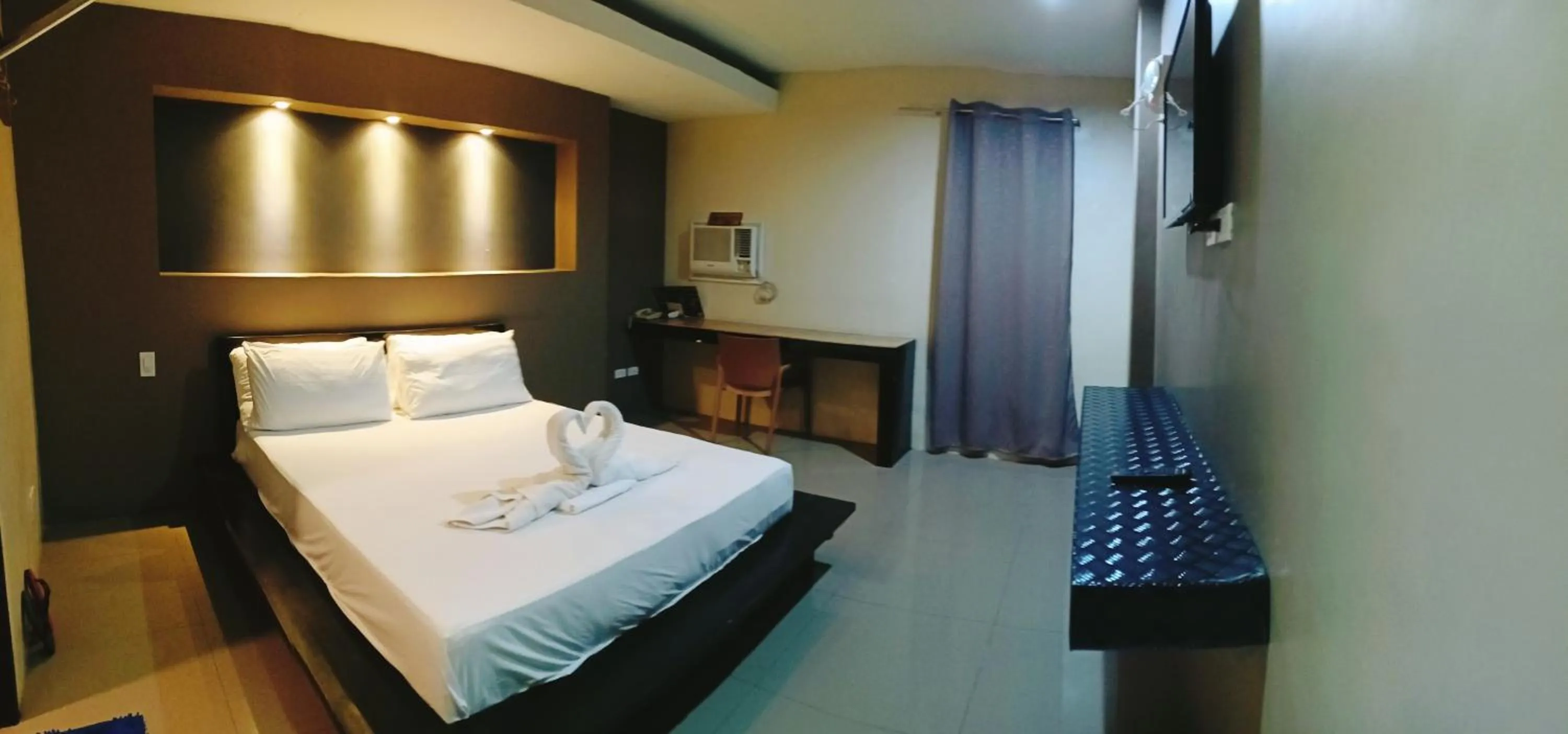 Deluxe Room in Westgate Hotel