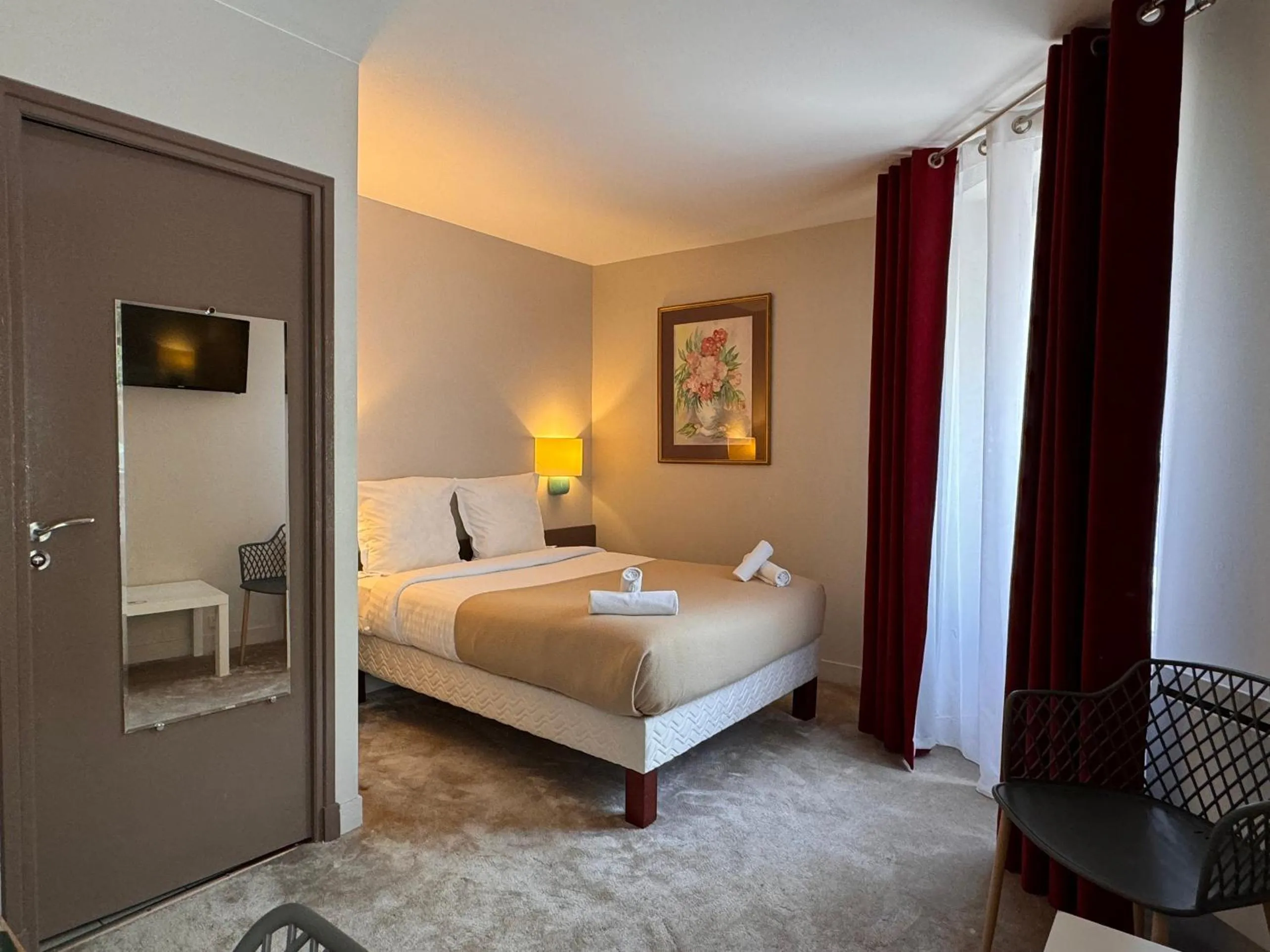 Superior Double Room in Hotel Paris Vesinet-LogisHotels et Domaine Evenementiel