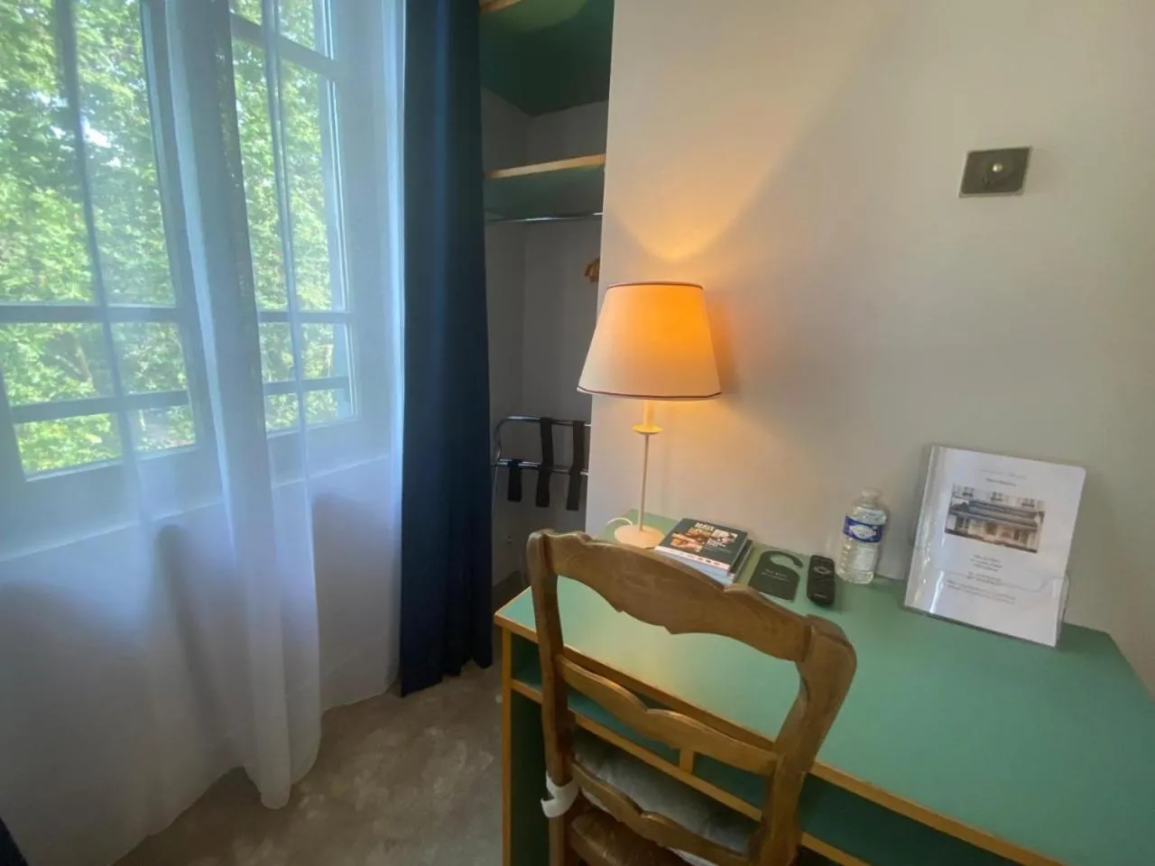 Triple Room in Hotel Paris Vesinet-LogisHotels et Domaine Evenementiel