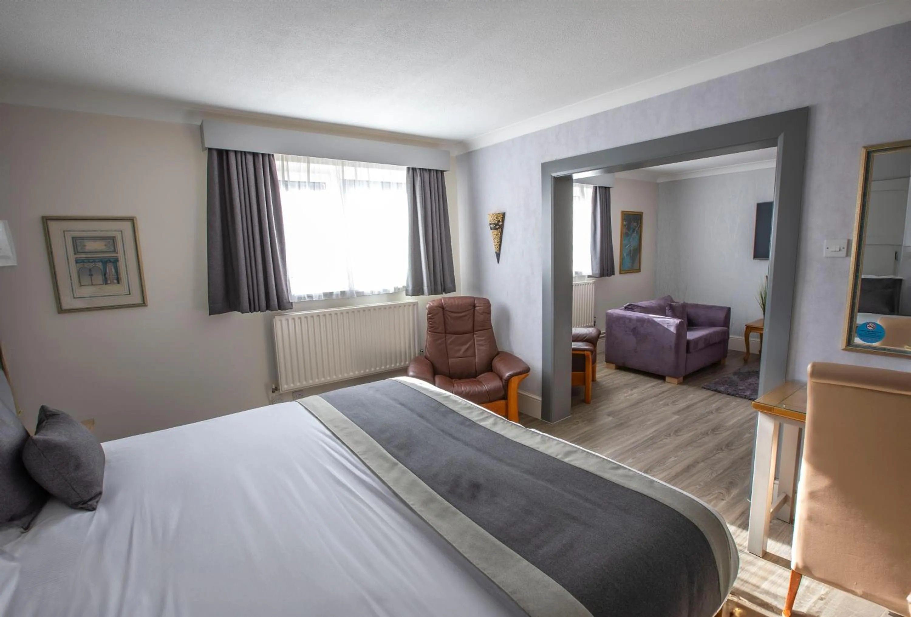 King studio with walk-in shower - single occupancy in Best Western Manor Hotel