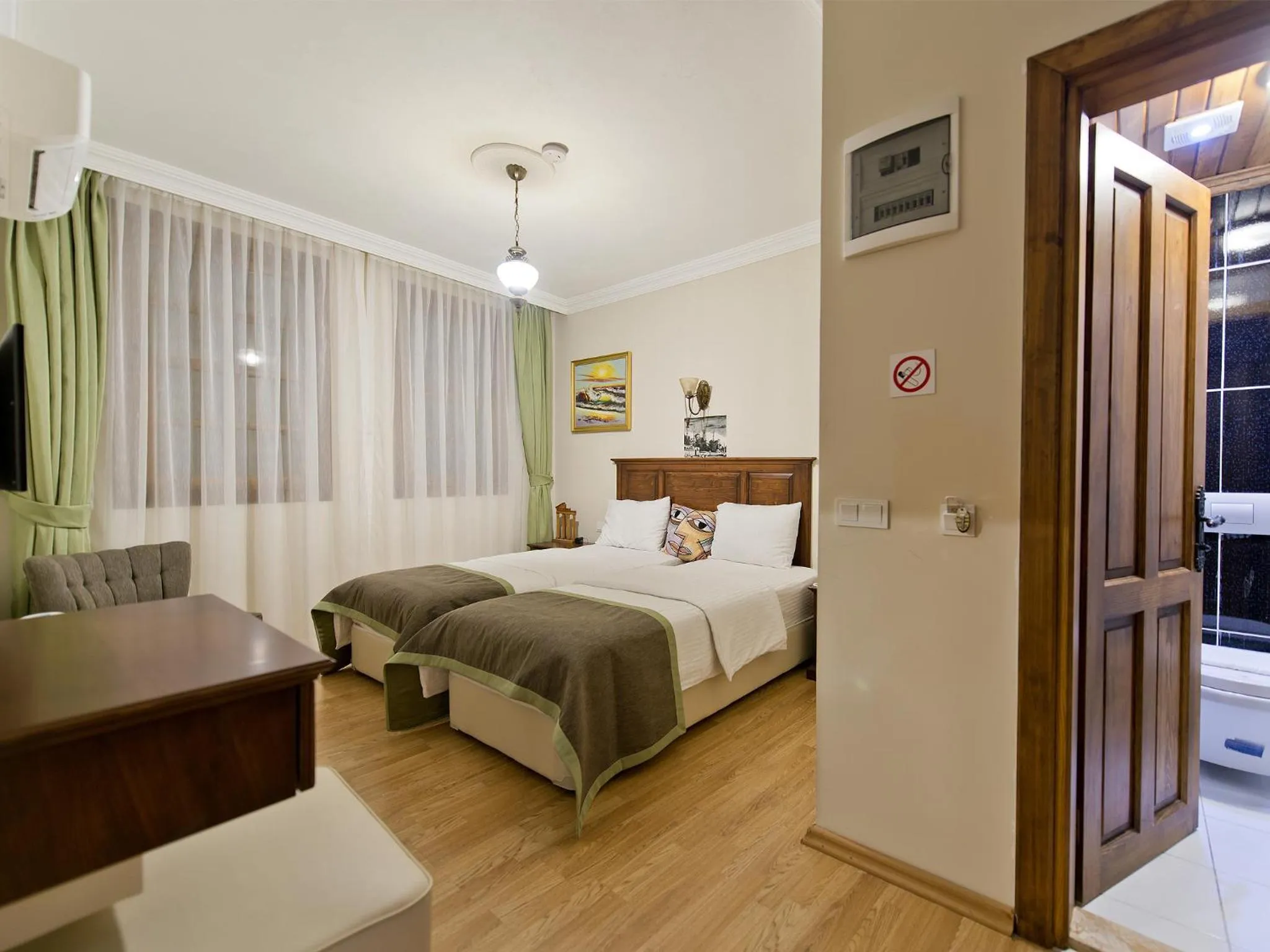 Deluxe Twin Room in Hadrian Gate Hotel