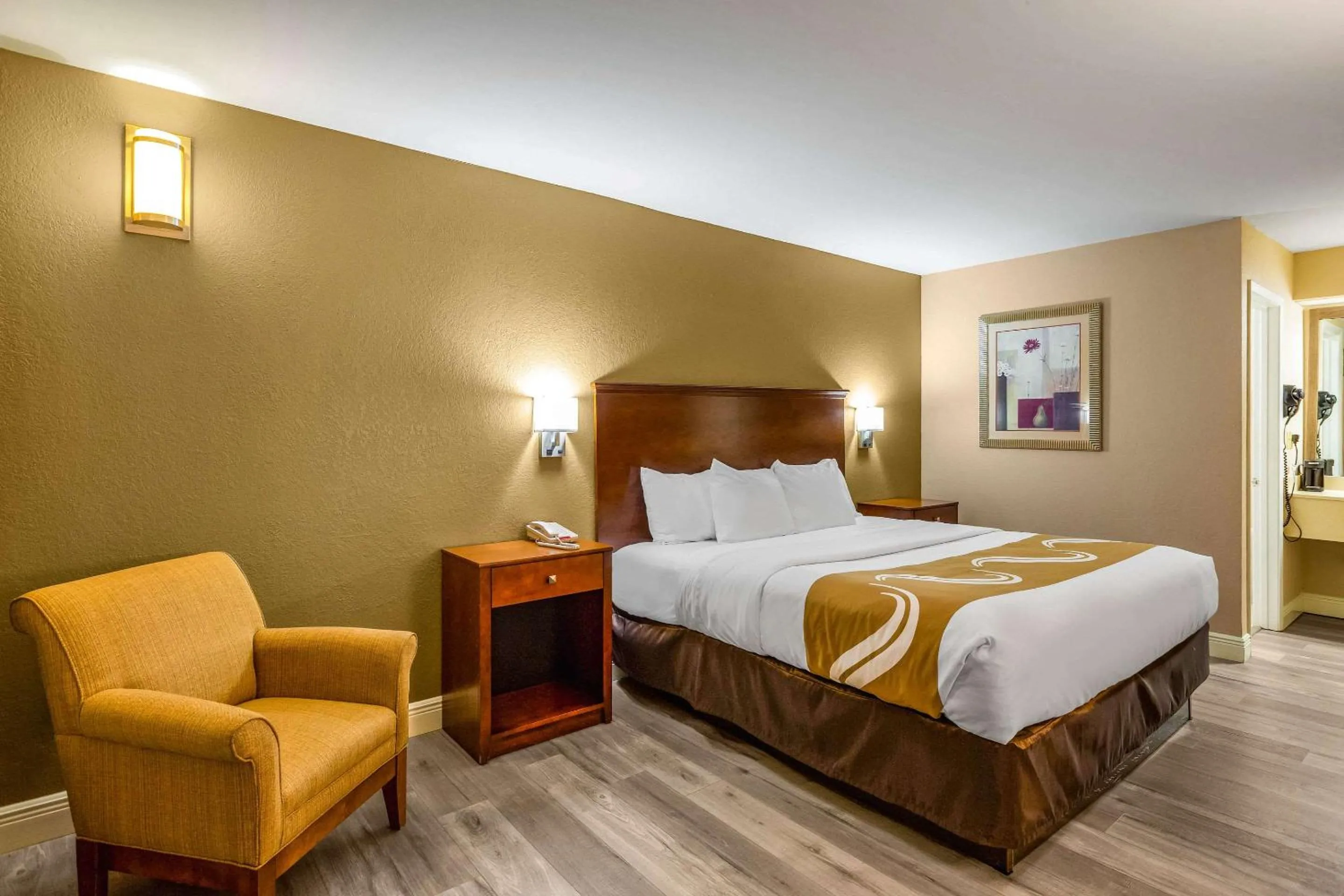 King Room - Non-Smoking in Quality Inn Quincy - Tallahassee West