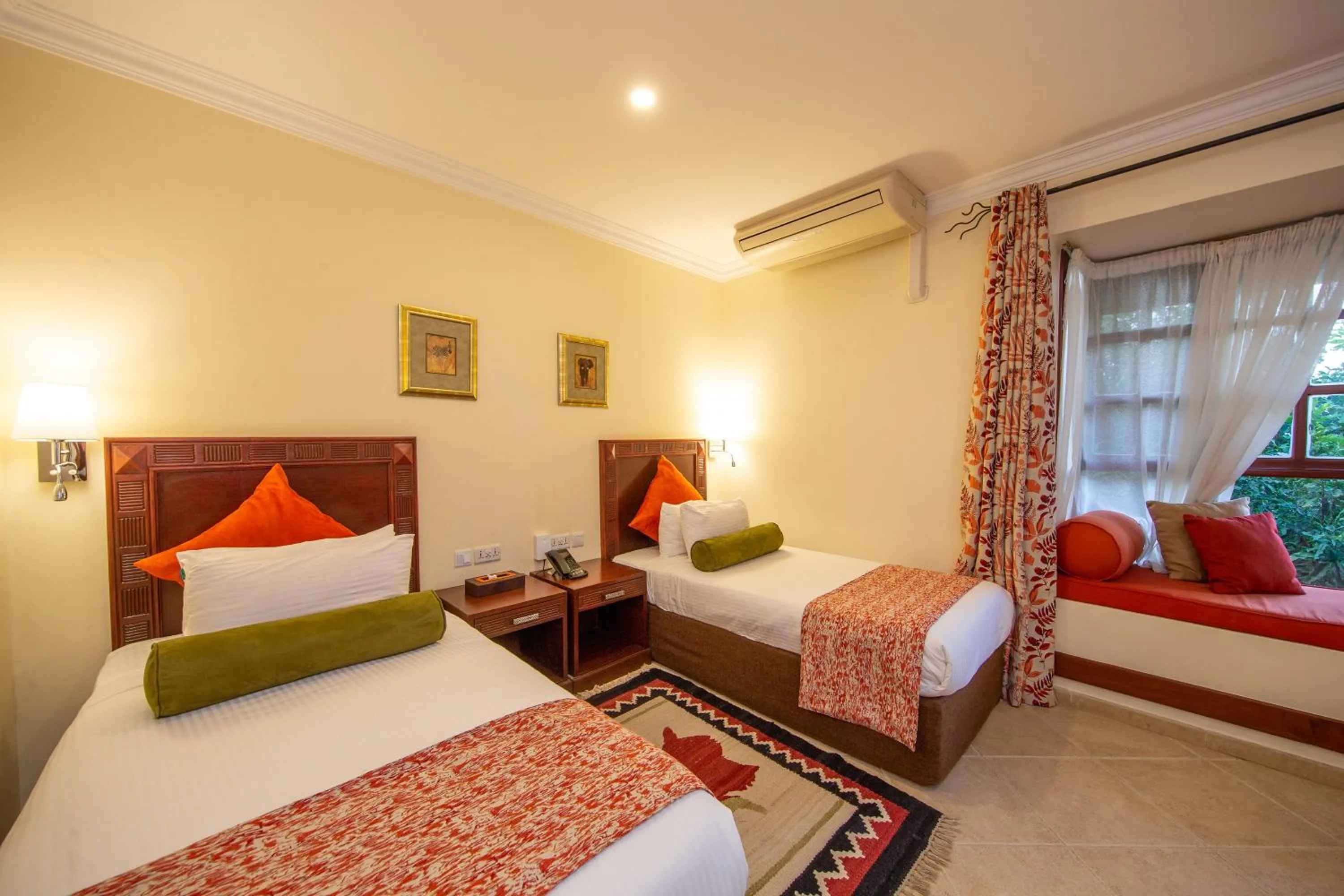 Deluxe Twin Room in African Tulip Hotel