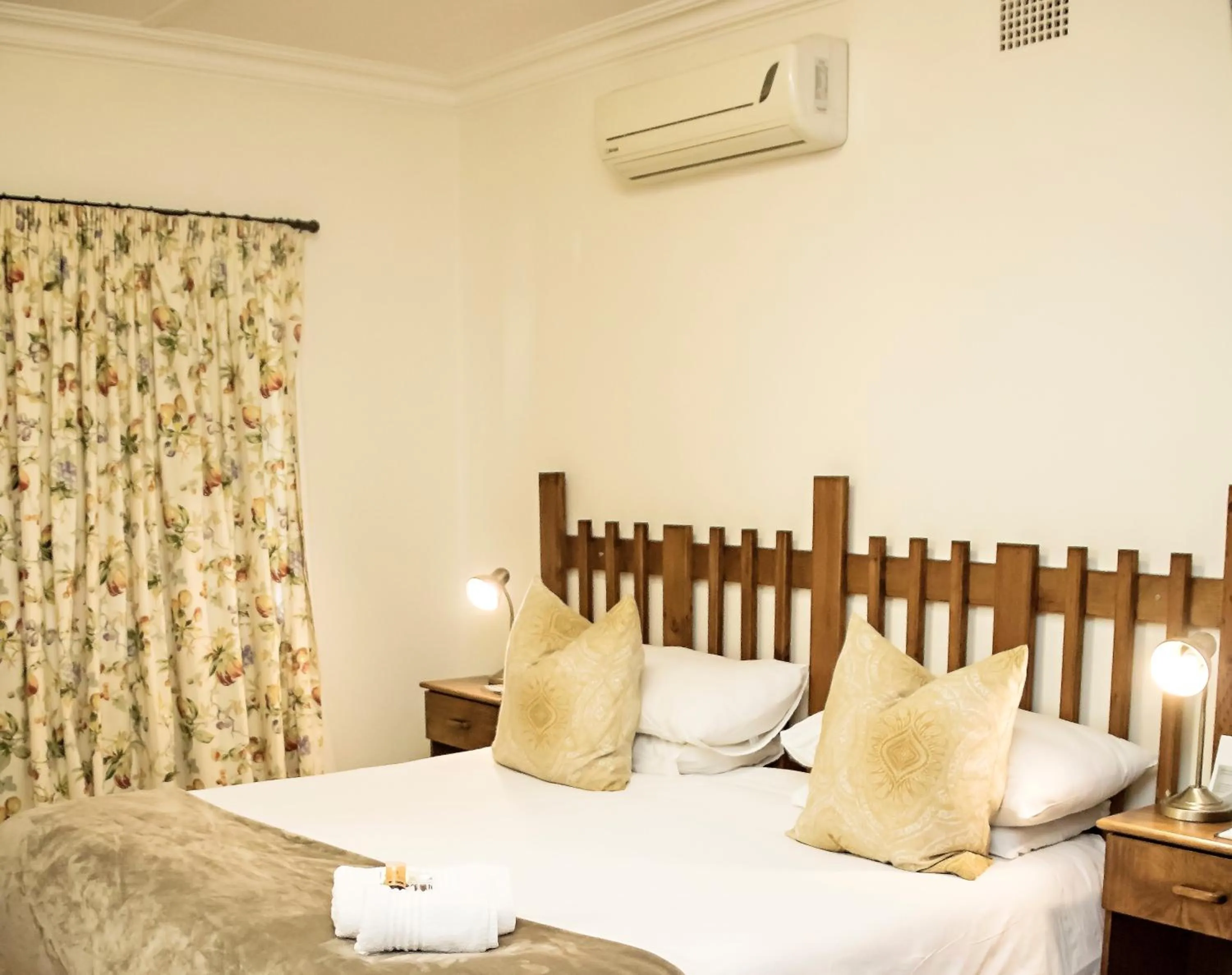 Standard Twin Room - single occupancy in Matoppo Inn