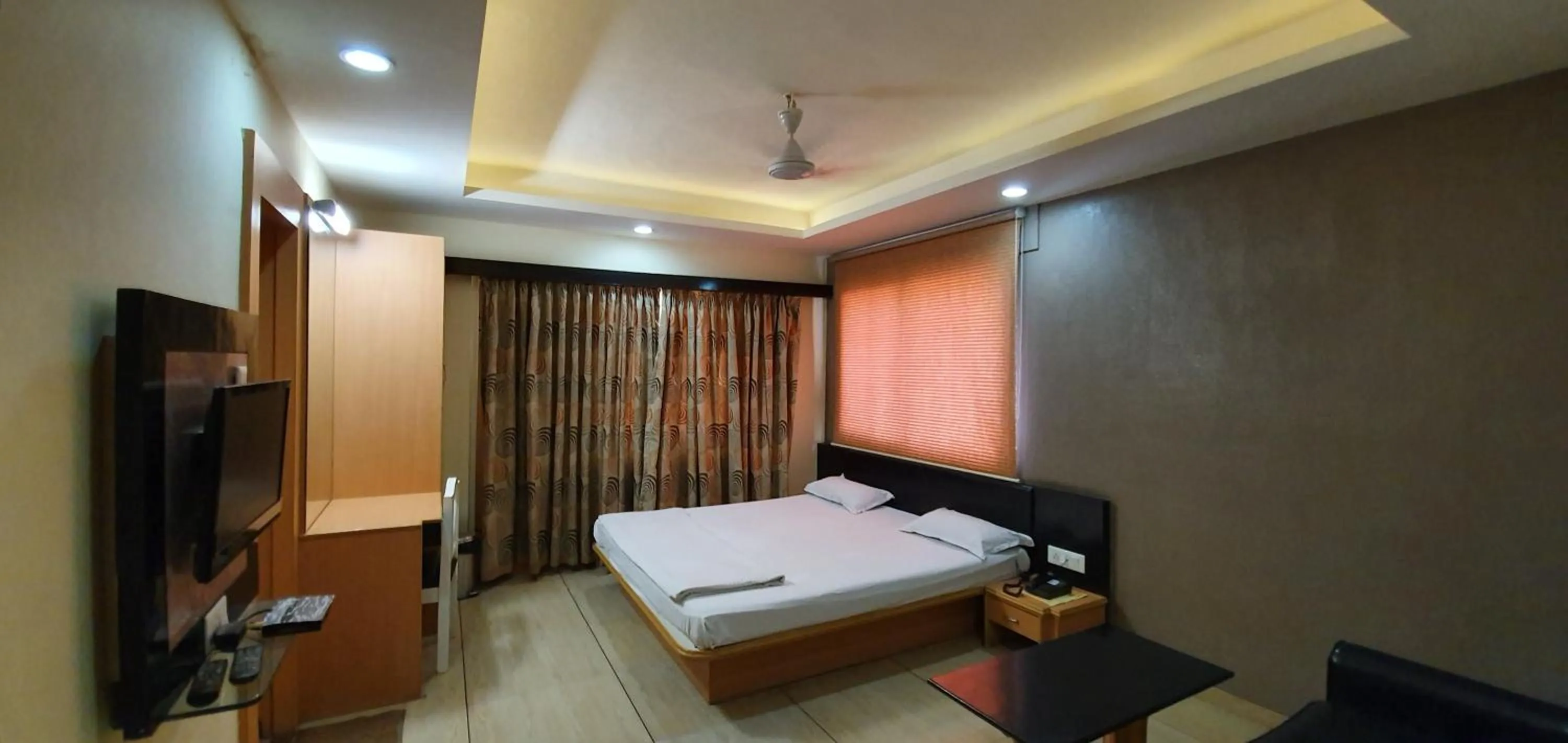 Deluxe Double Room without Air Conditioning - single occupancy in Hotel Ambassador