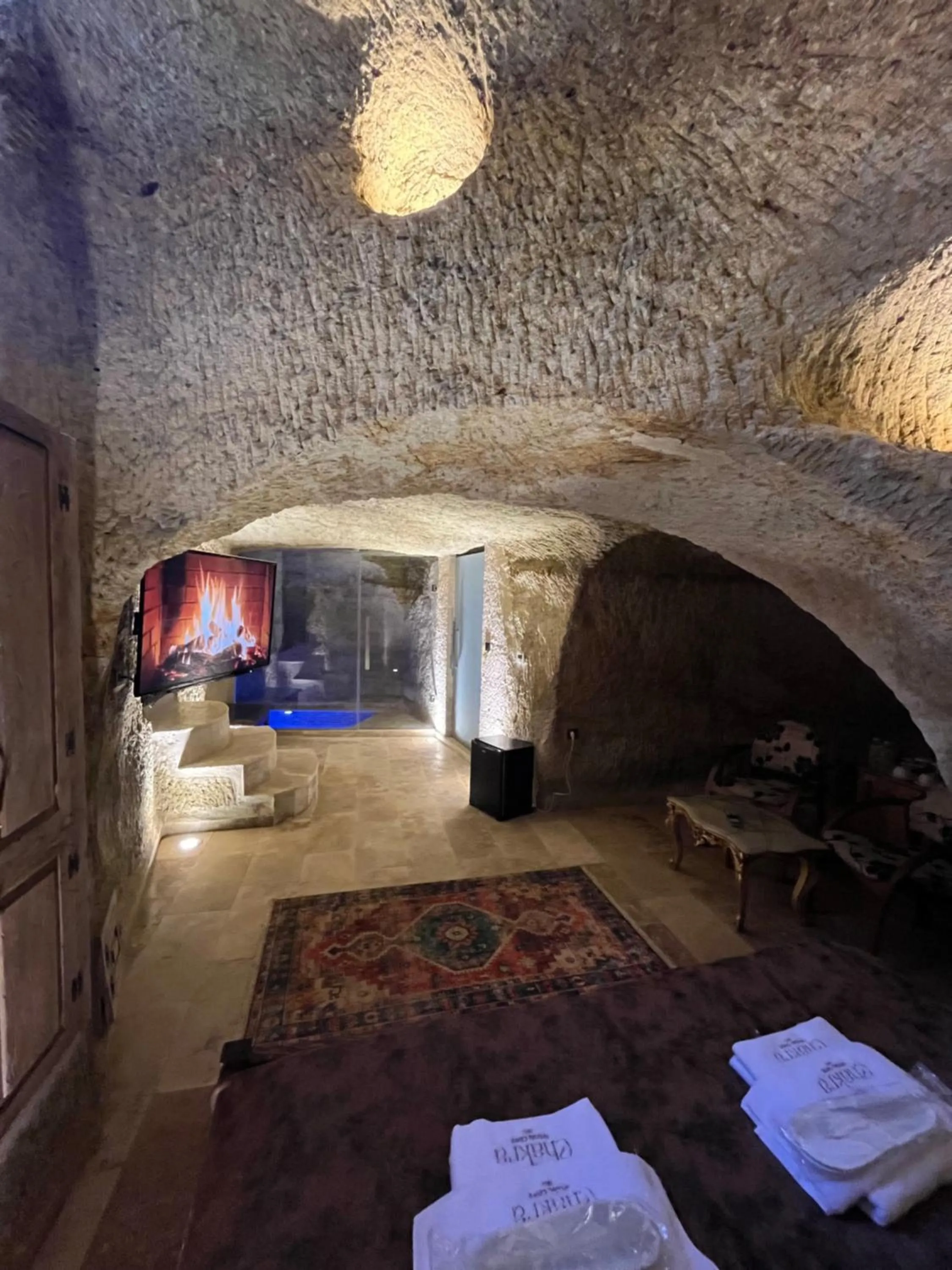 Suite with Private Pool in Chakra Special Caves