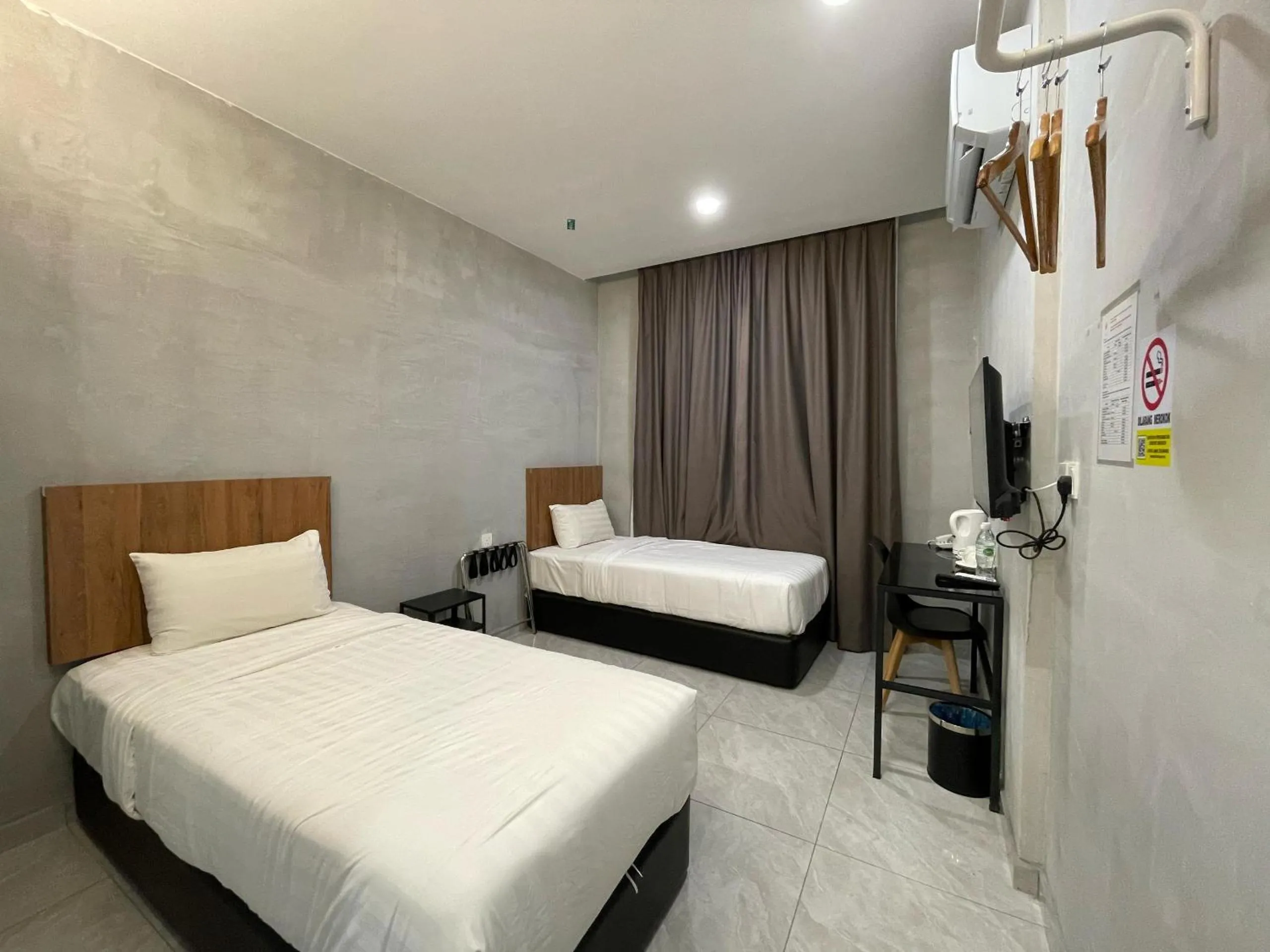Deluxe Twin Room in HPY Hotel