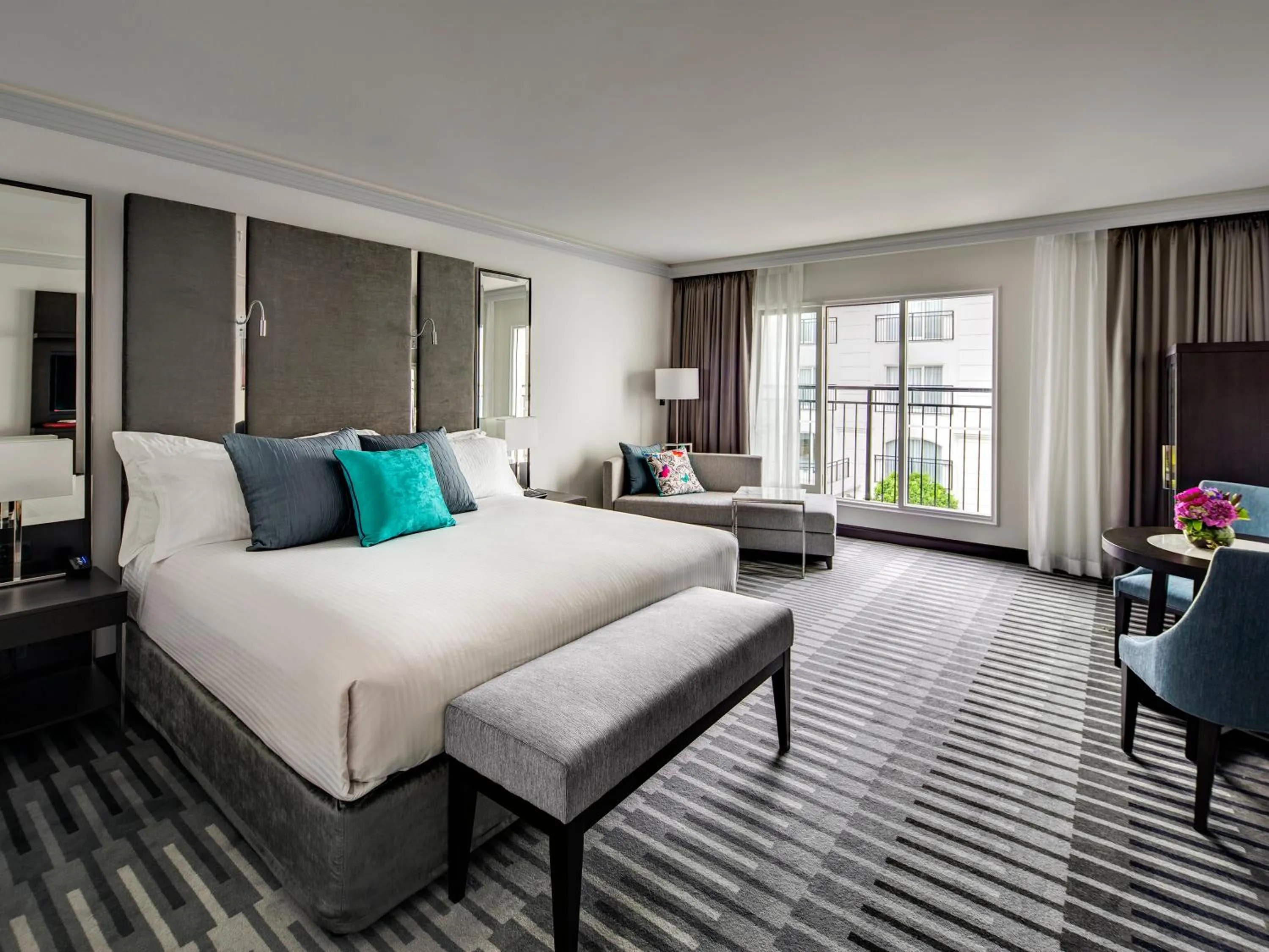 One-Bedroom King Suite with Courtyard View in InterContinental Sydney Double Bay by IHG