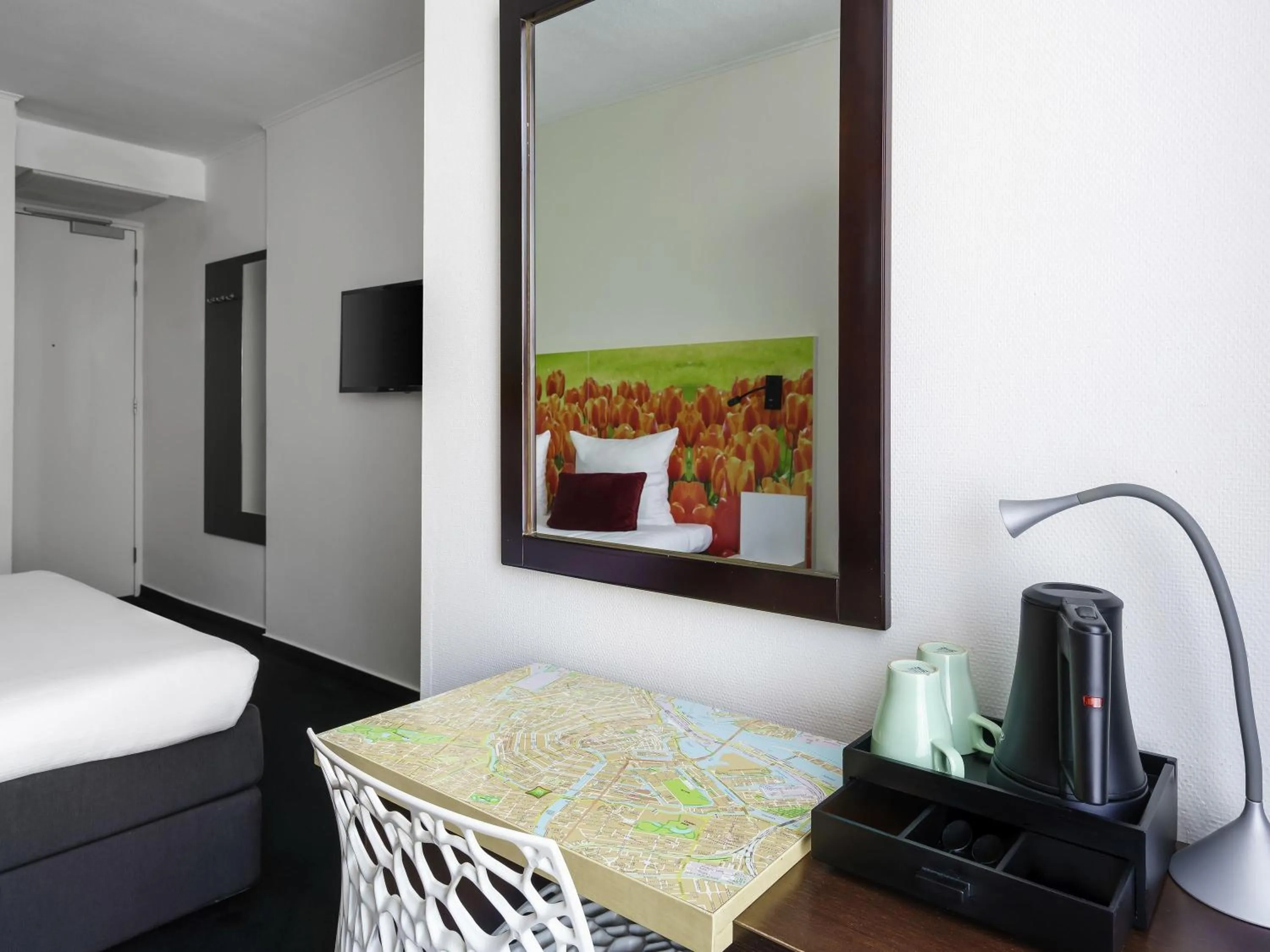 Standard Twin Room in ibis Styles Amsterdam City