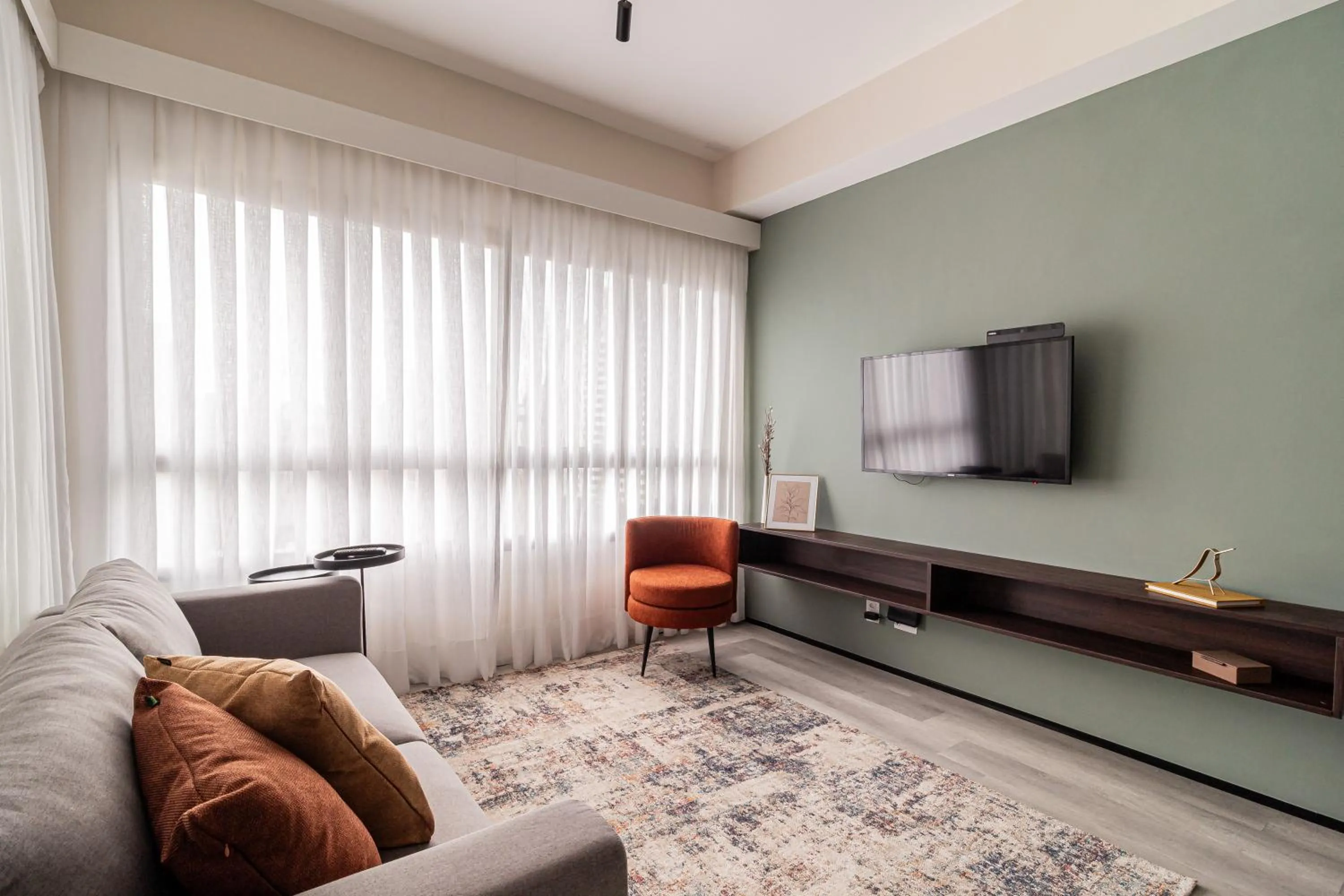 Duplex Apartment in Iconyc House of Charlie