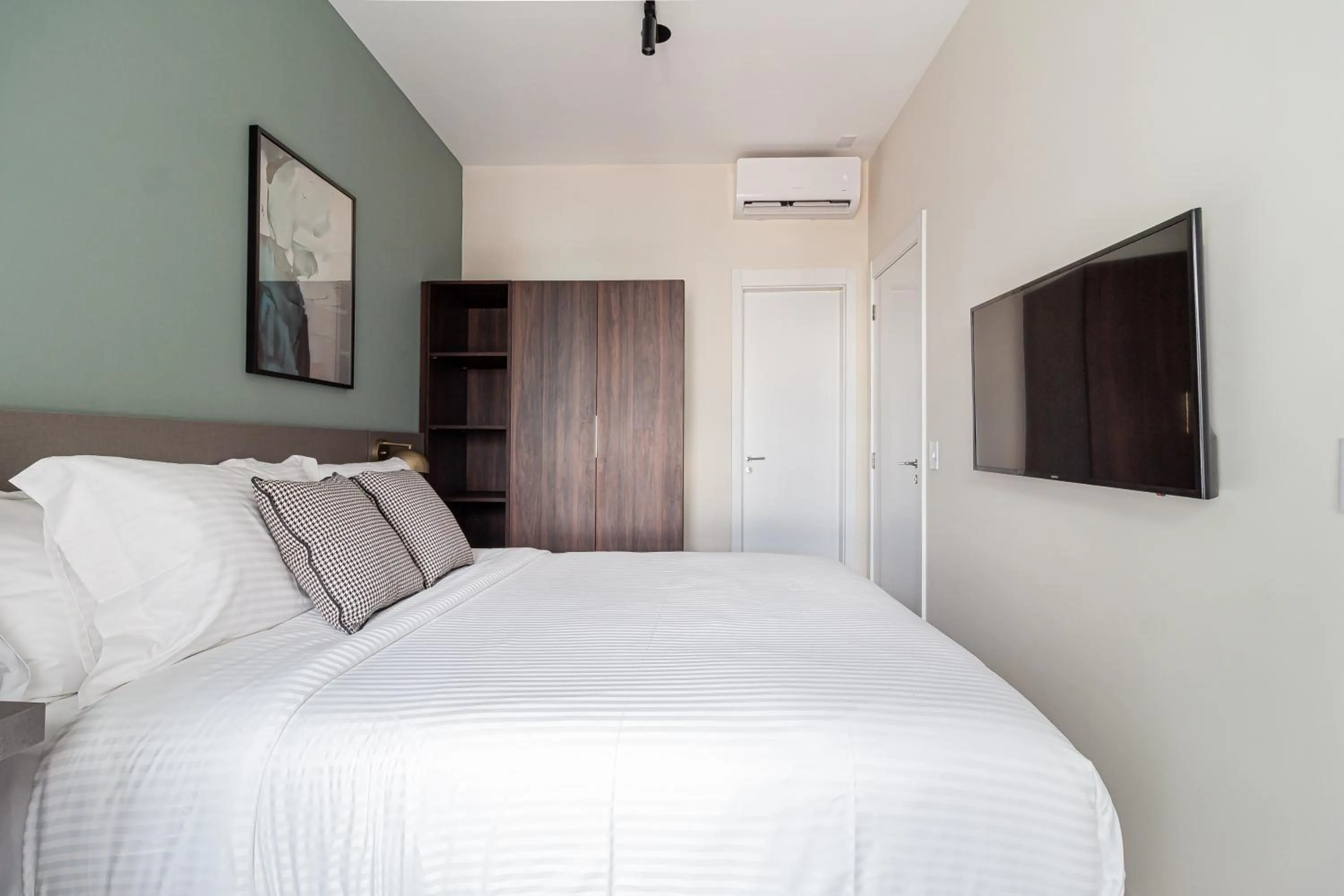 Two-Room Apartment in Iconyc House of Charlie