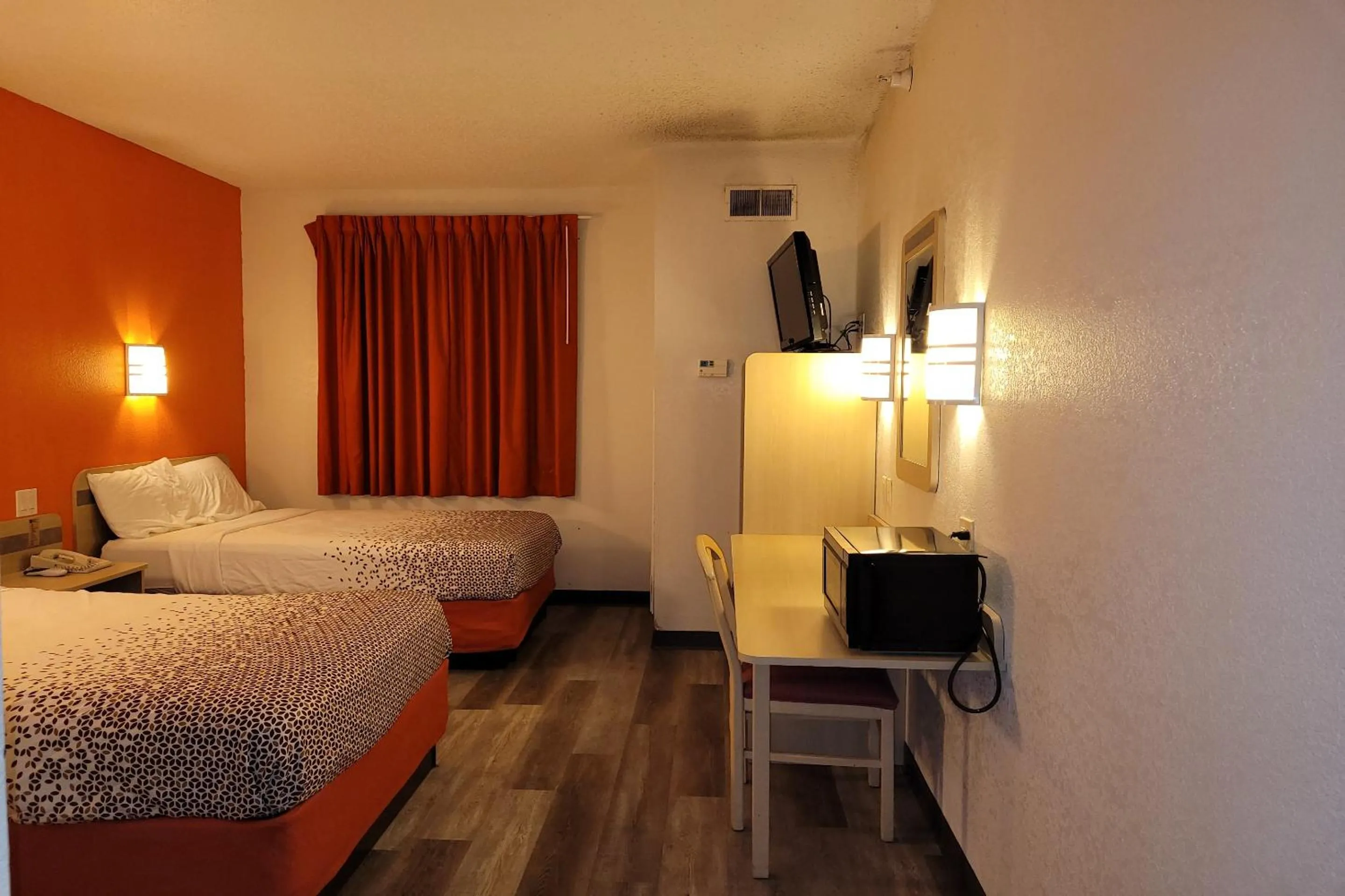 2 Full Beds Non-Smoking in Modern Stay 39 Lakeview By OYO Minonk