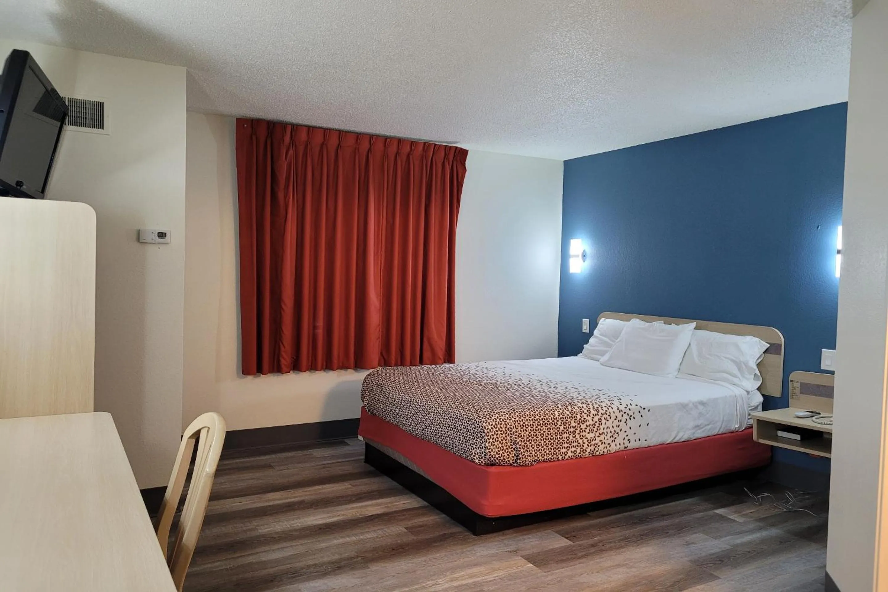 Full Bed Accessible Non-Smoking in Modern Stay 39 Lakeview By OYO Minonk