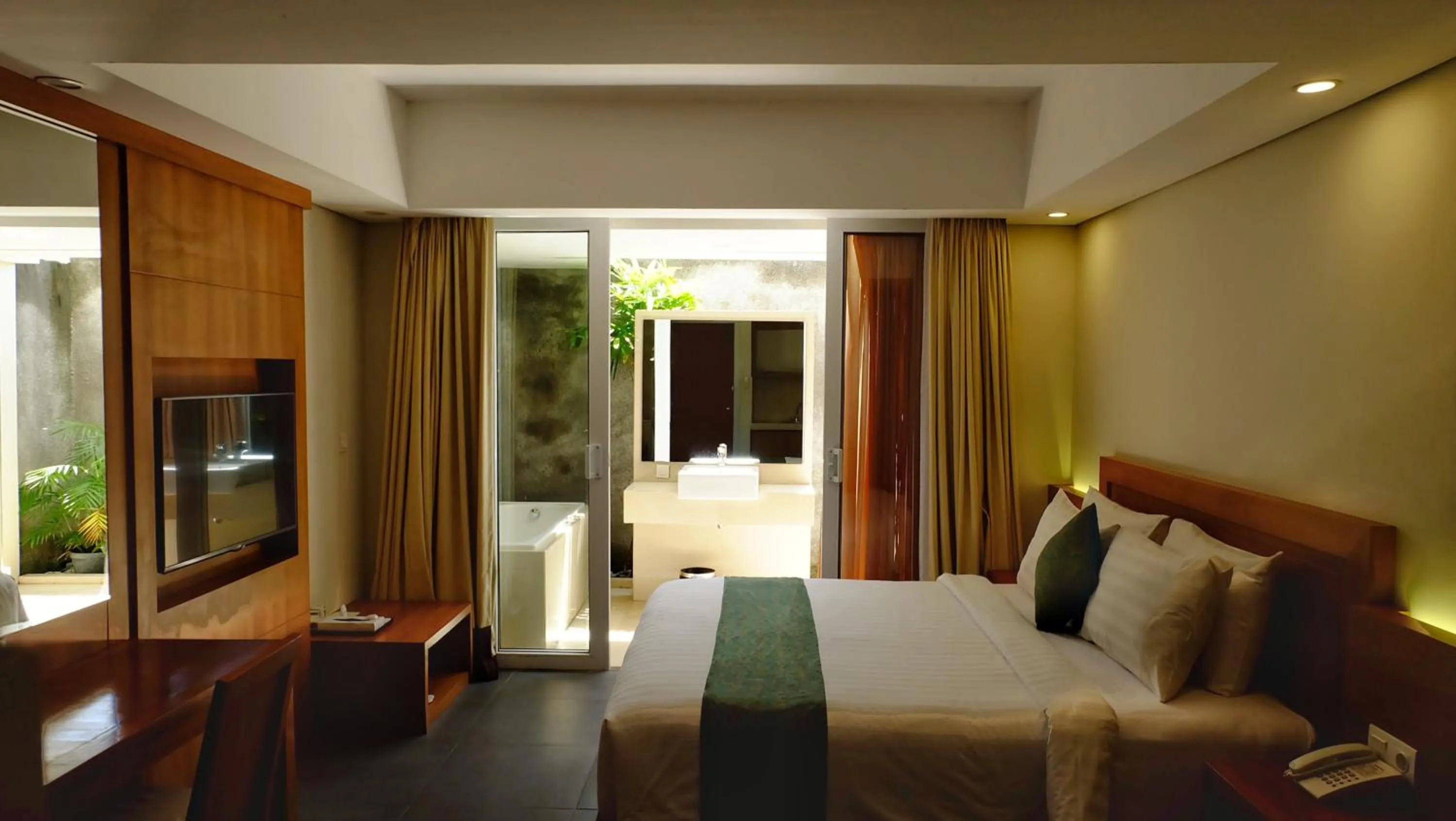 Premier Double Room with Bathtub in Paragon Hotel Seminyak