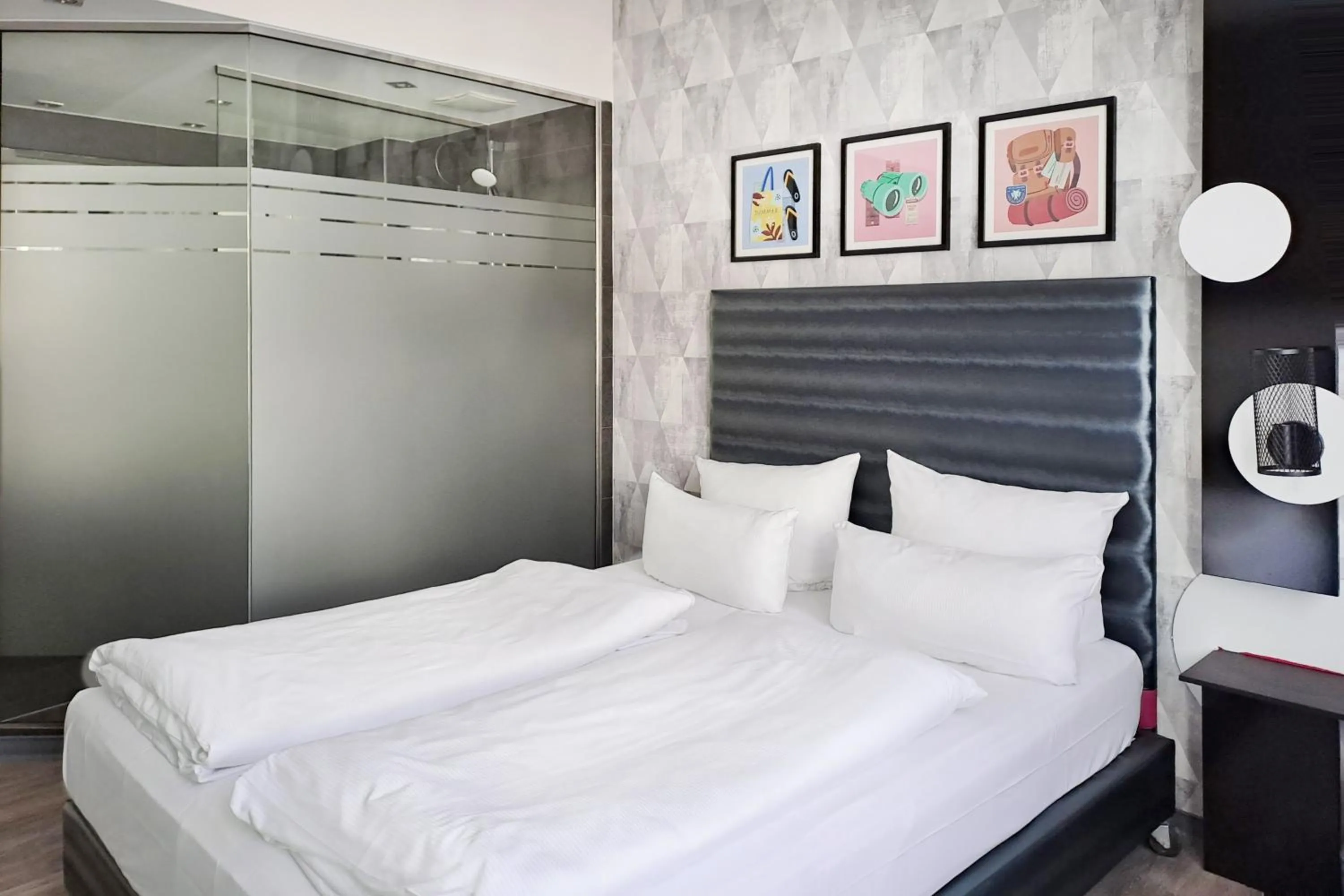 Standard Queen Room with Balcony and Terrace in Garner Hotel Bremen City by IHG