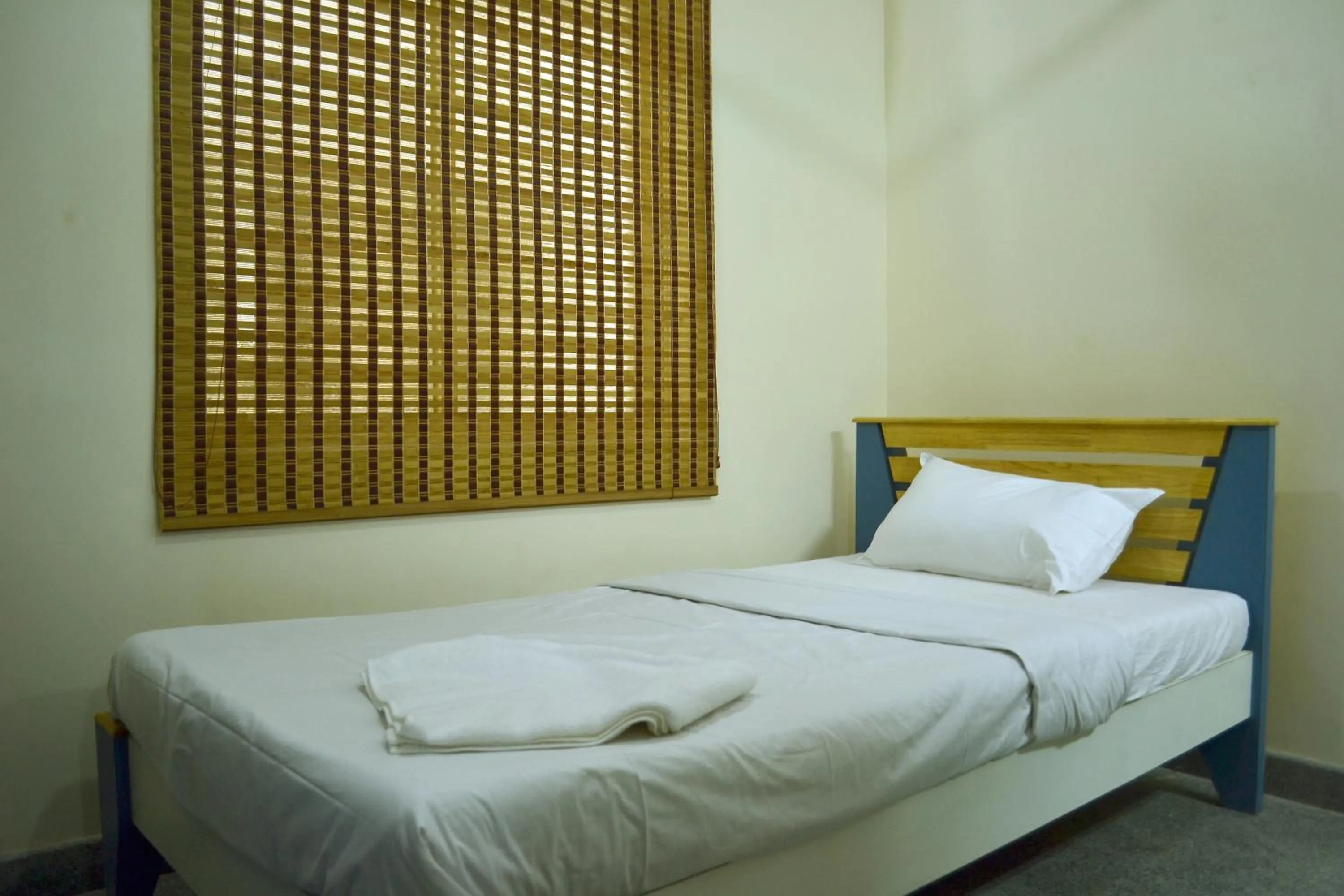 Standard Single Room in Metro Park